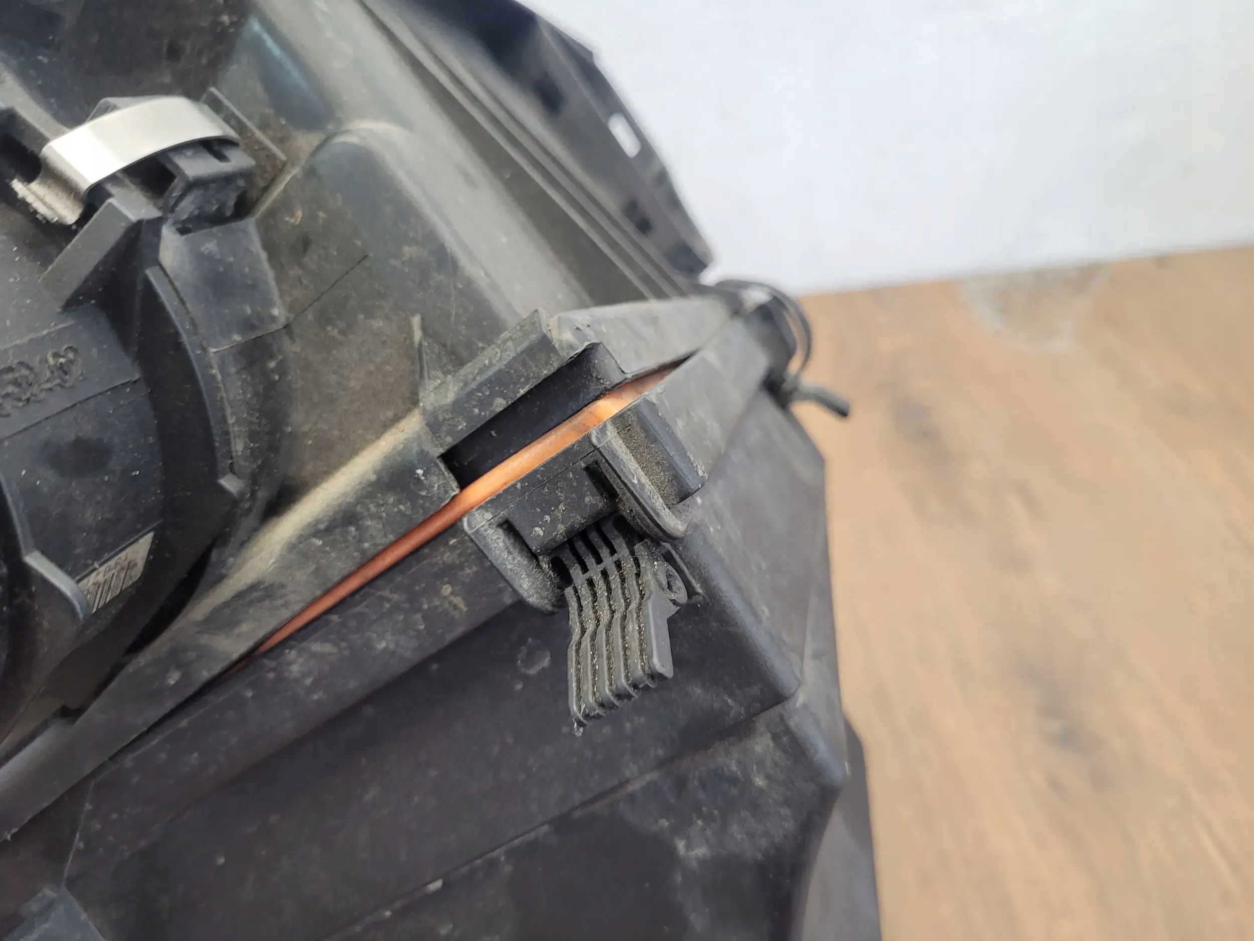 BMW X3 E83 2005 7501975 OBAL VZDUCHOVÉHO FILTERA