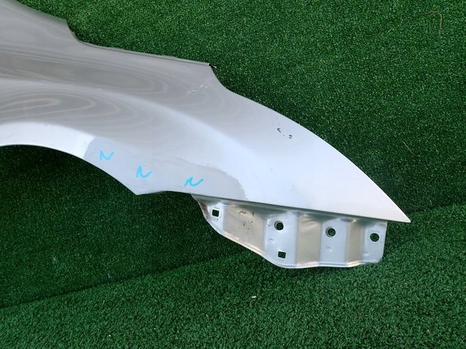 TOYOTA AVENSIS T27 09- PRAVY PREDNY BLATNIK