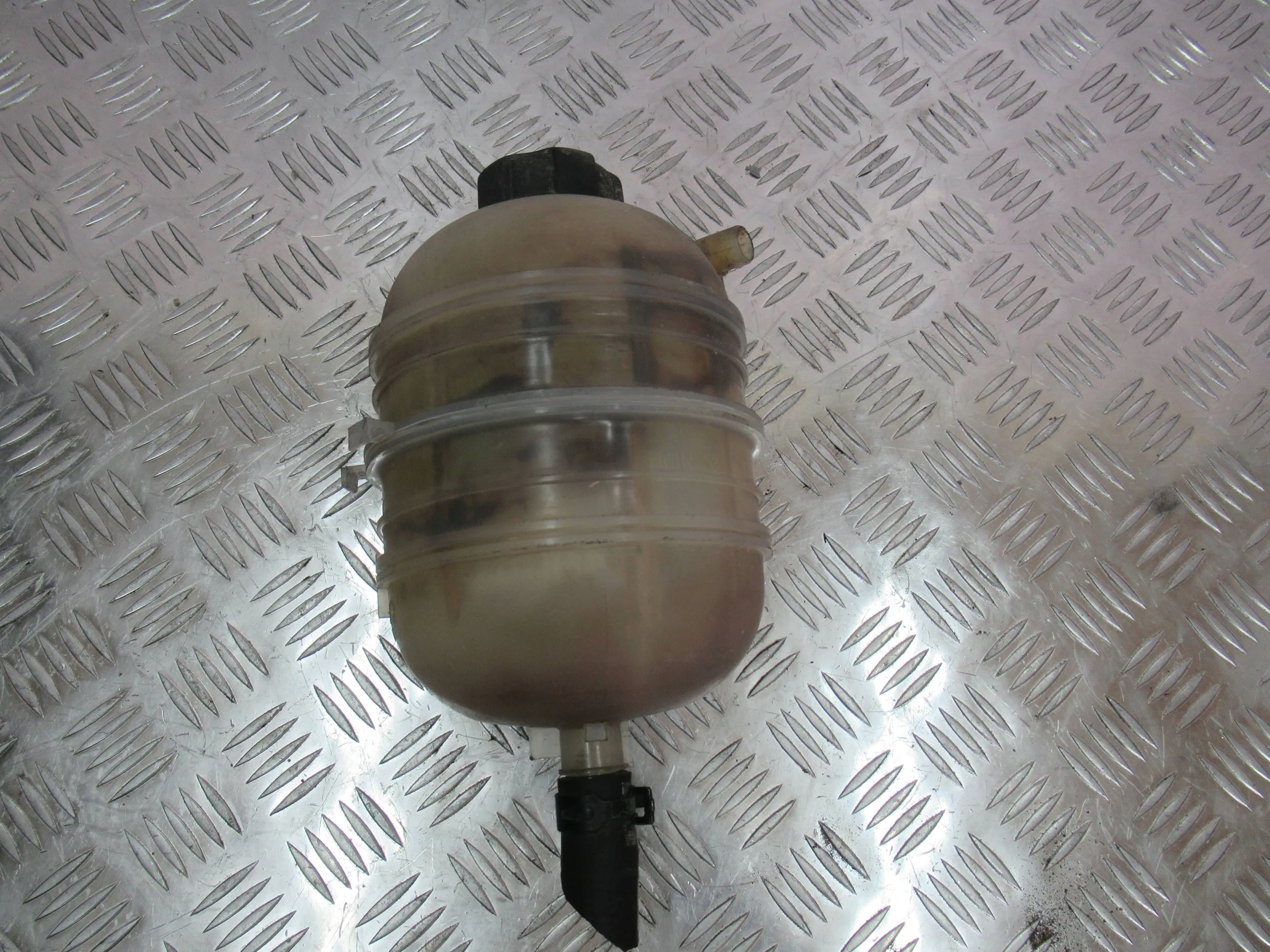 VYROVNAVACIA NADOBKA PEUGEOT 206+ 1.1 1.4 8V