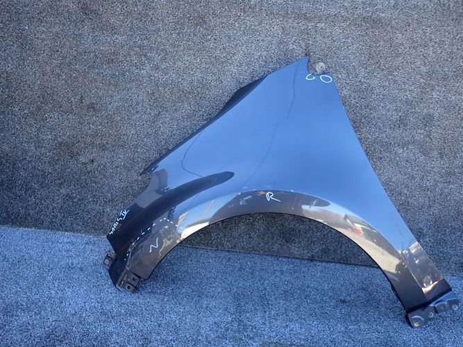 TOYOTA YARIS IV ĽAVÝ PREDNÝ BLATNÍK