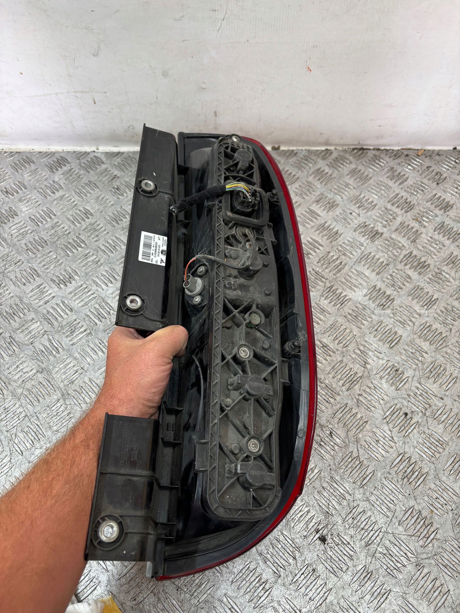 LAVE ZADNE SVETLO FIAT DOBLO 10-