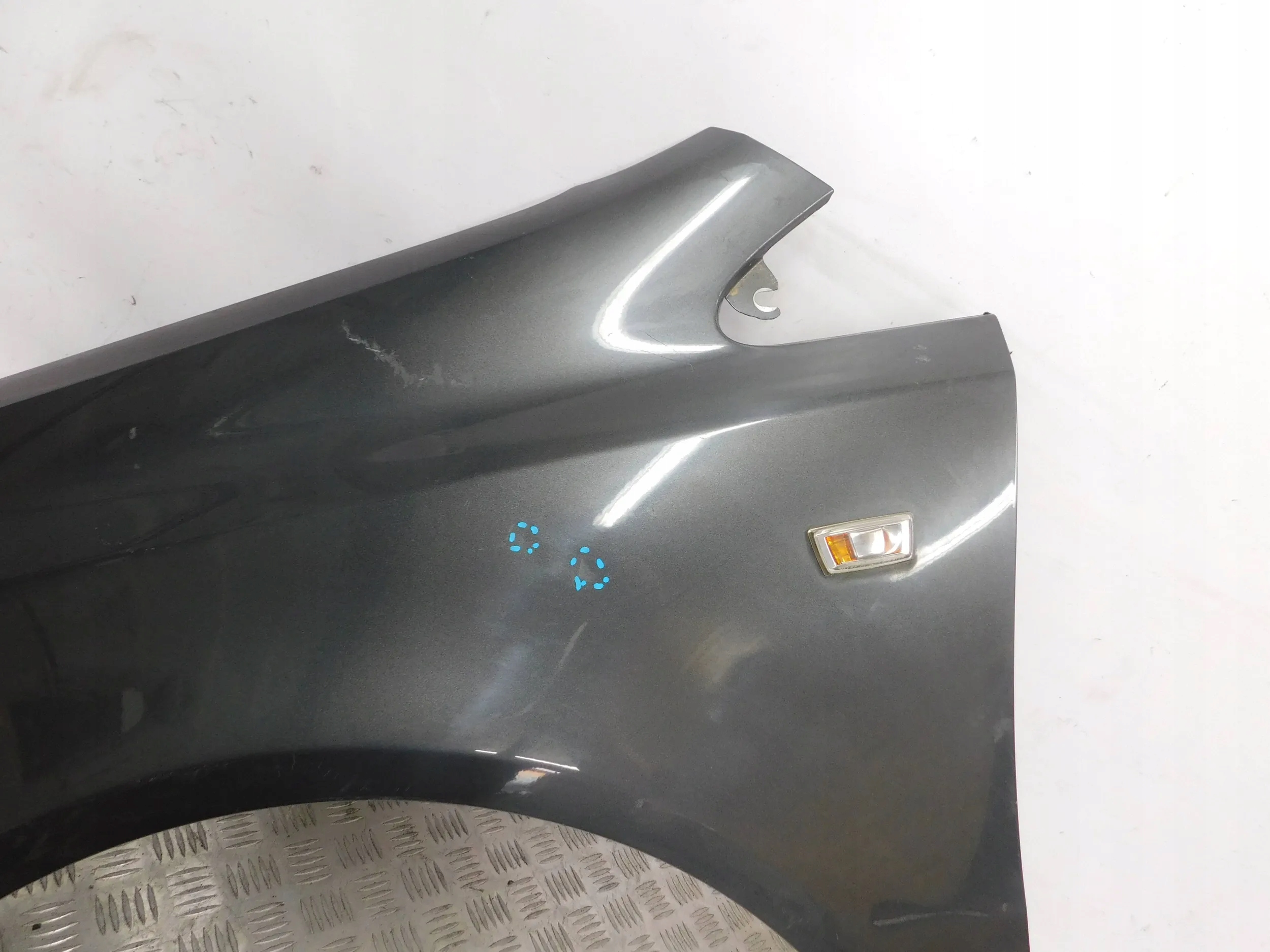 BLATNIK PREDNÝ LAVY OPEL CORSA D