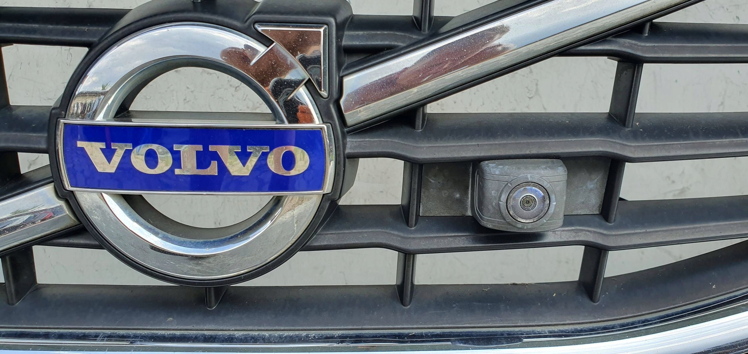 Volvo V60 S60 -013 XENON PDC KAMERA PREDNÝ NÁRAZNÍK 30795006