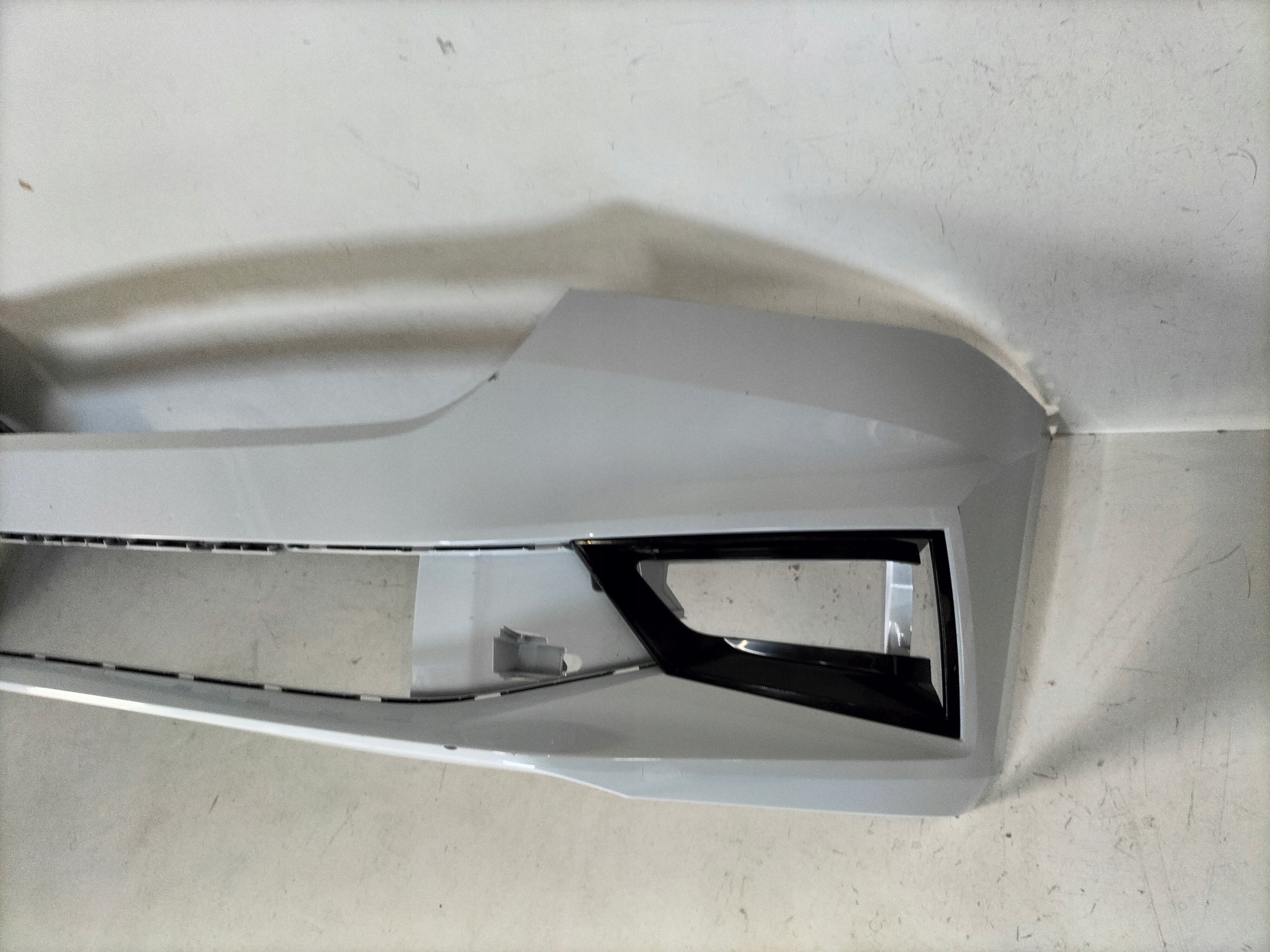 PREDNÝ NÁRAZNÍK SKODA FABIA 4 IV 21-