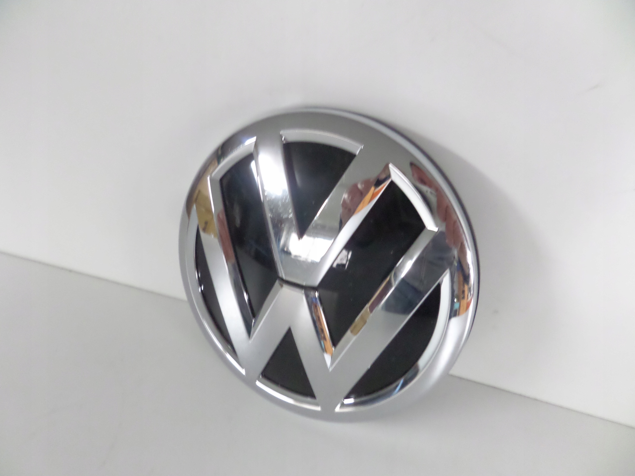 ZNAK EMBLEM ZADNEJ KAPOTY VW POLO V 6C0 14-