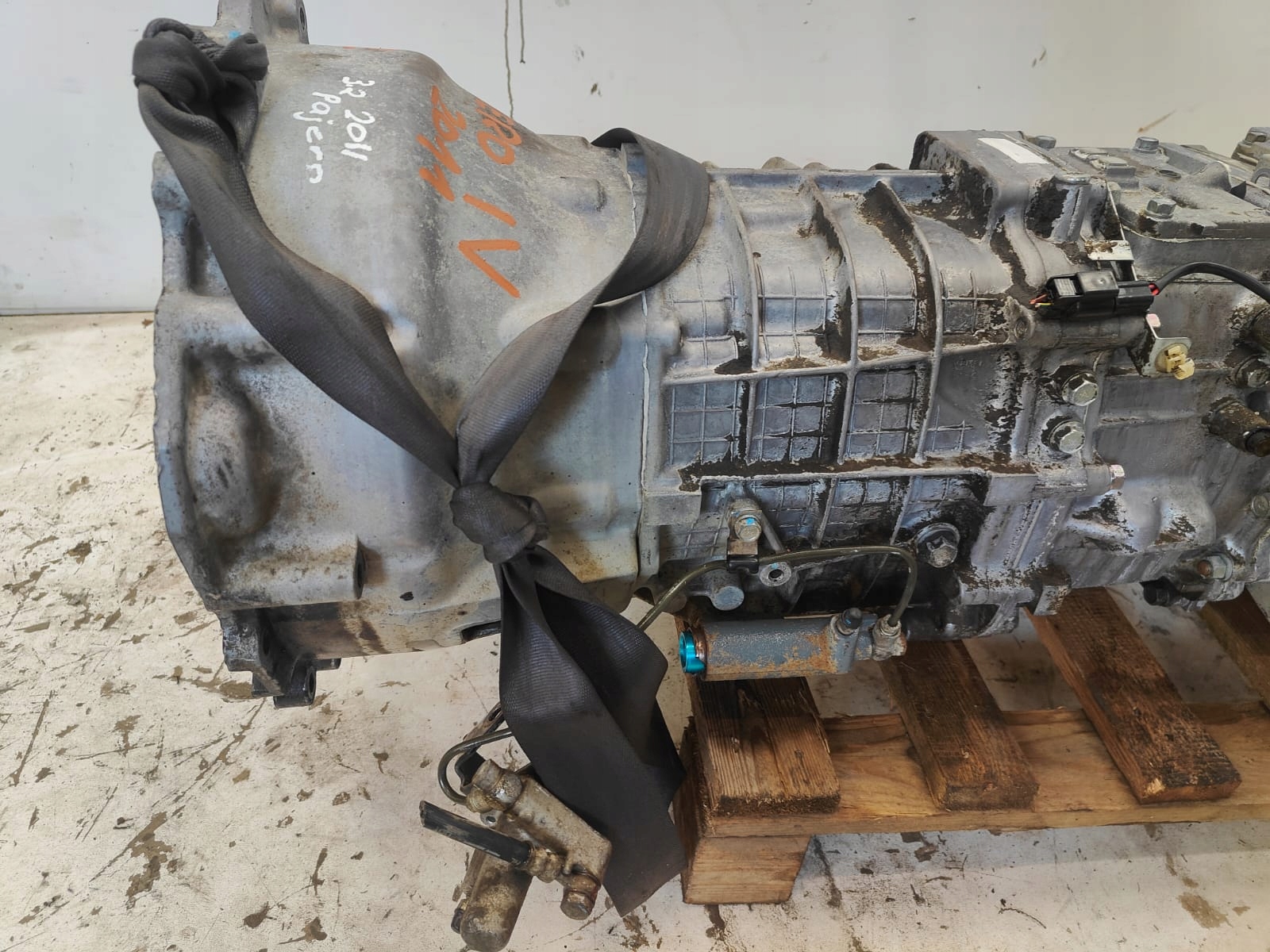 Mitsubishi pajero IV 3.2 diesel 2011 PREVODOVKA + PRIDAVNA PREVODOVKA komplet