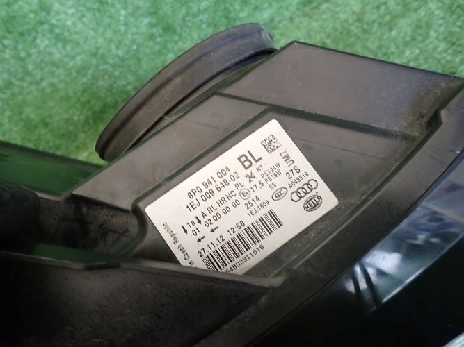 AUDI A3 8P LIFT 08-12 PRAVE PREDNE SVETLO