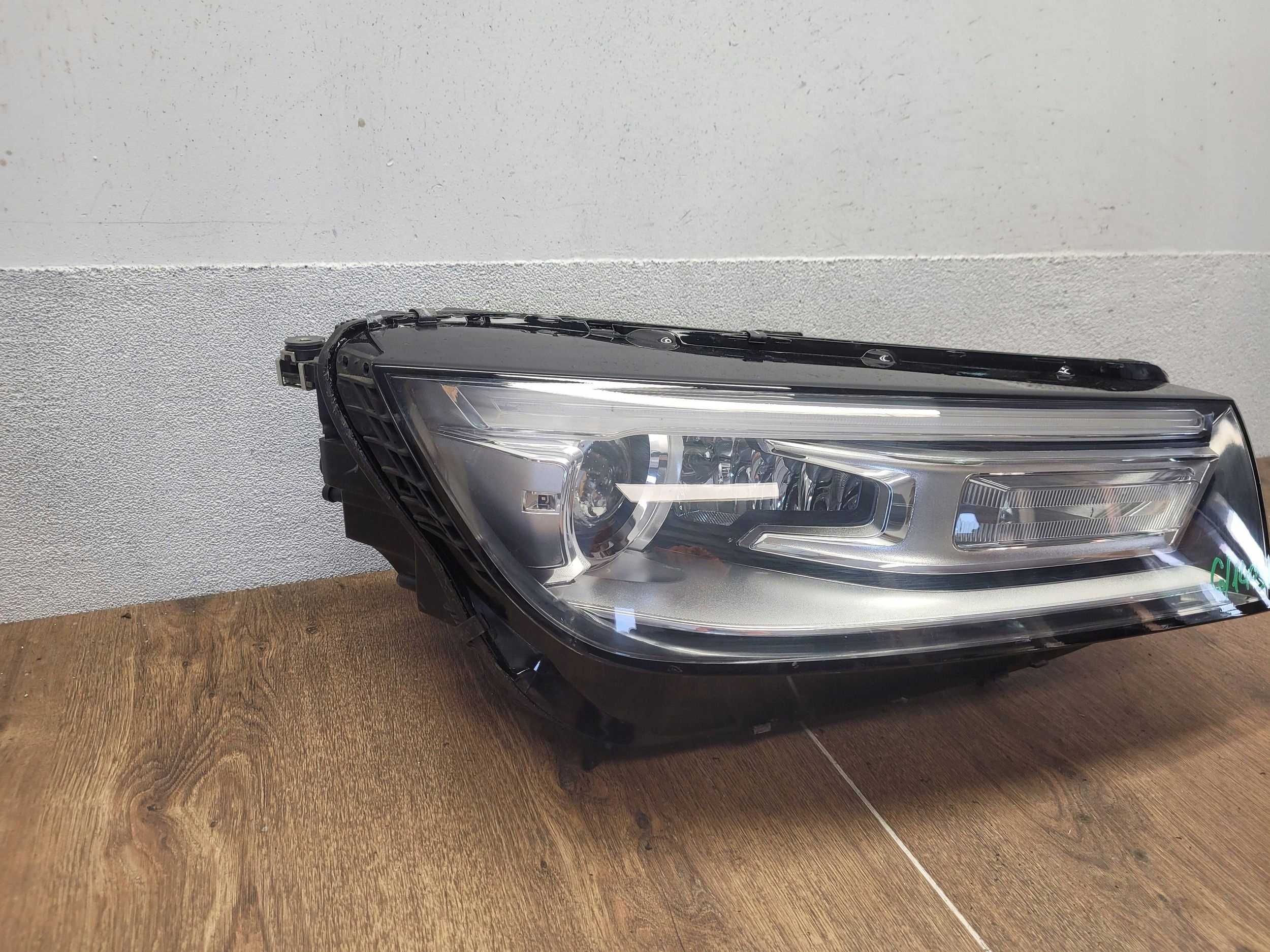 Audi Q5 80A 80A941006B PRAVÉ PREDNÉ SVETLO LED