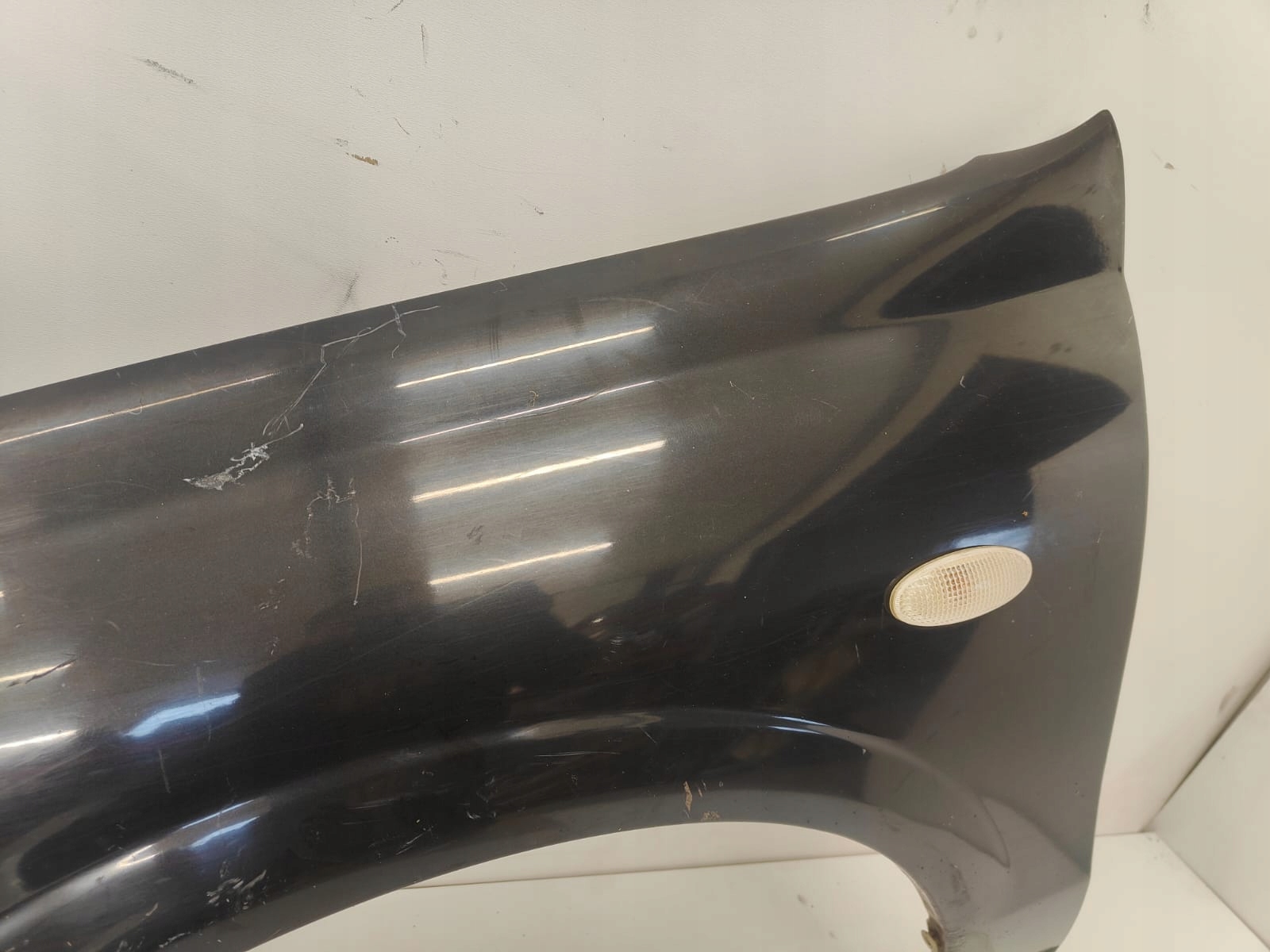 Nissan almera n16 lift 02-06 ĽAVÝ PREDNÝ BLATNÍK