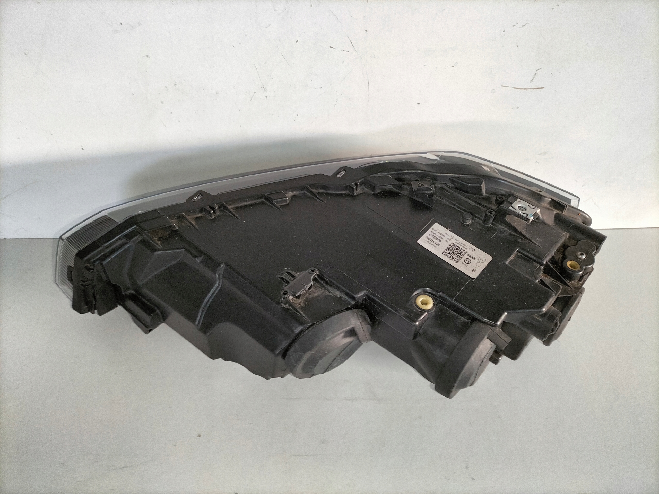 PRAVE PREDNE SVETLO VW POLO 2G0 17-