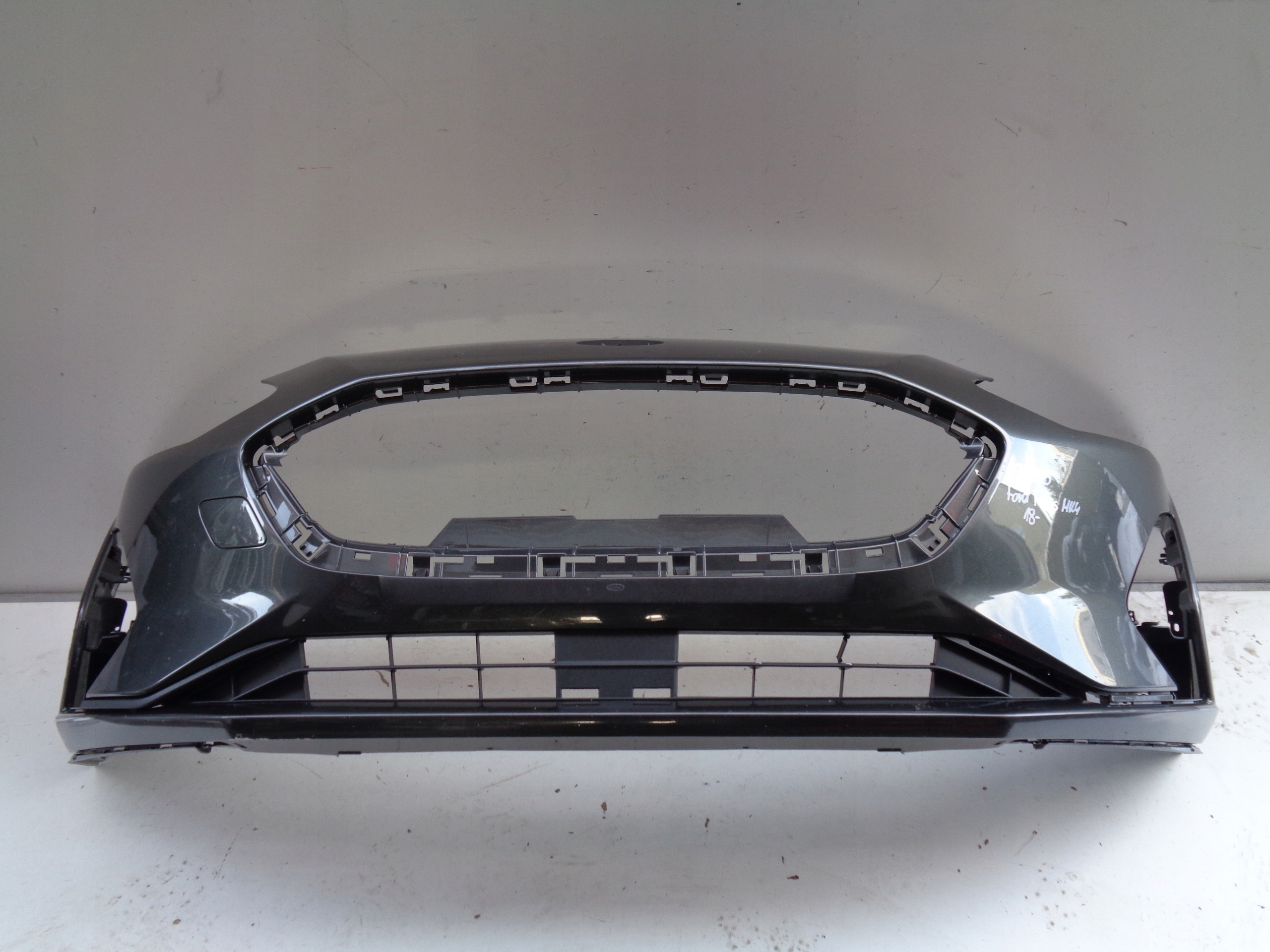PREDNÝ NÁRAZNÍK FORD FOCUS MK4 18- NR 38795