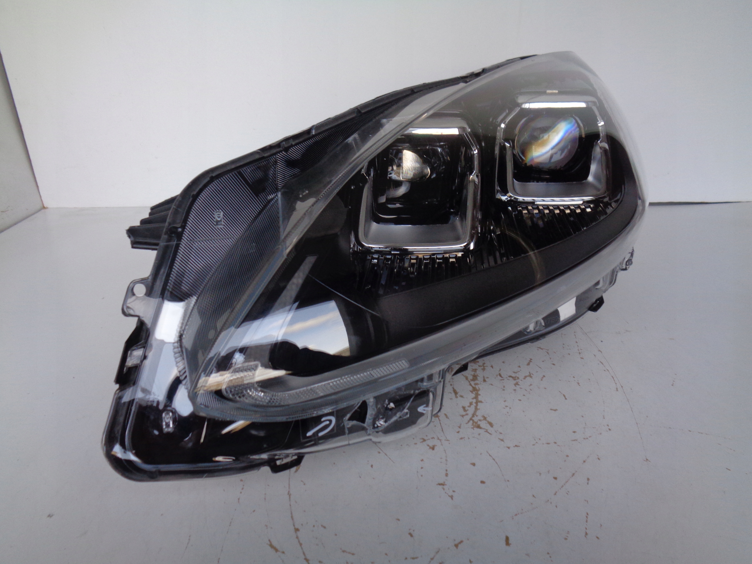 LAVE PREDNE SVETLO FORD KUGA MK3 19- FULL LED