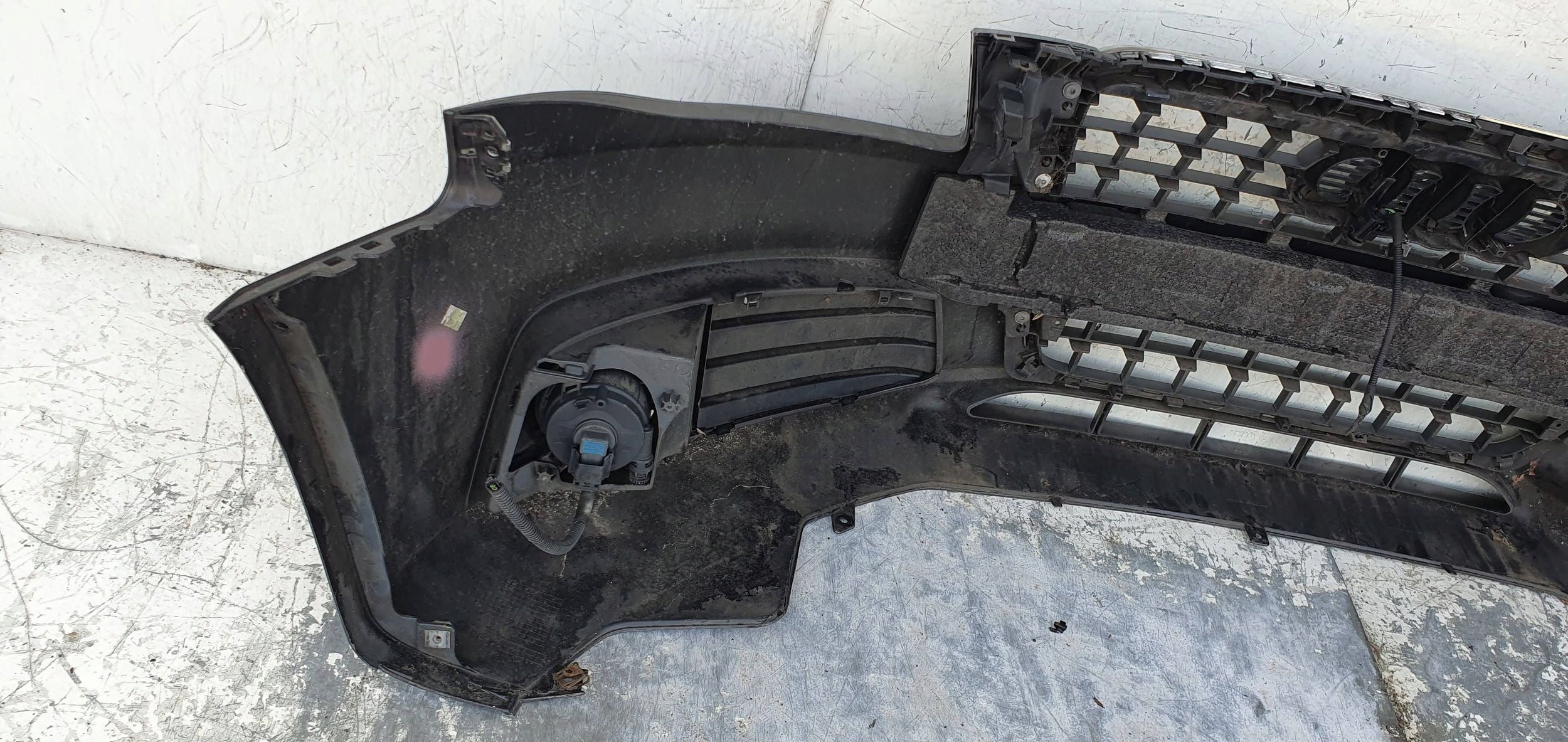 Audi A4 B8 8K 08-010 PREDNÝ NÁRAZNÍK 8K0807437