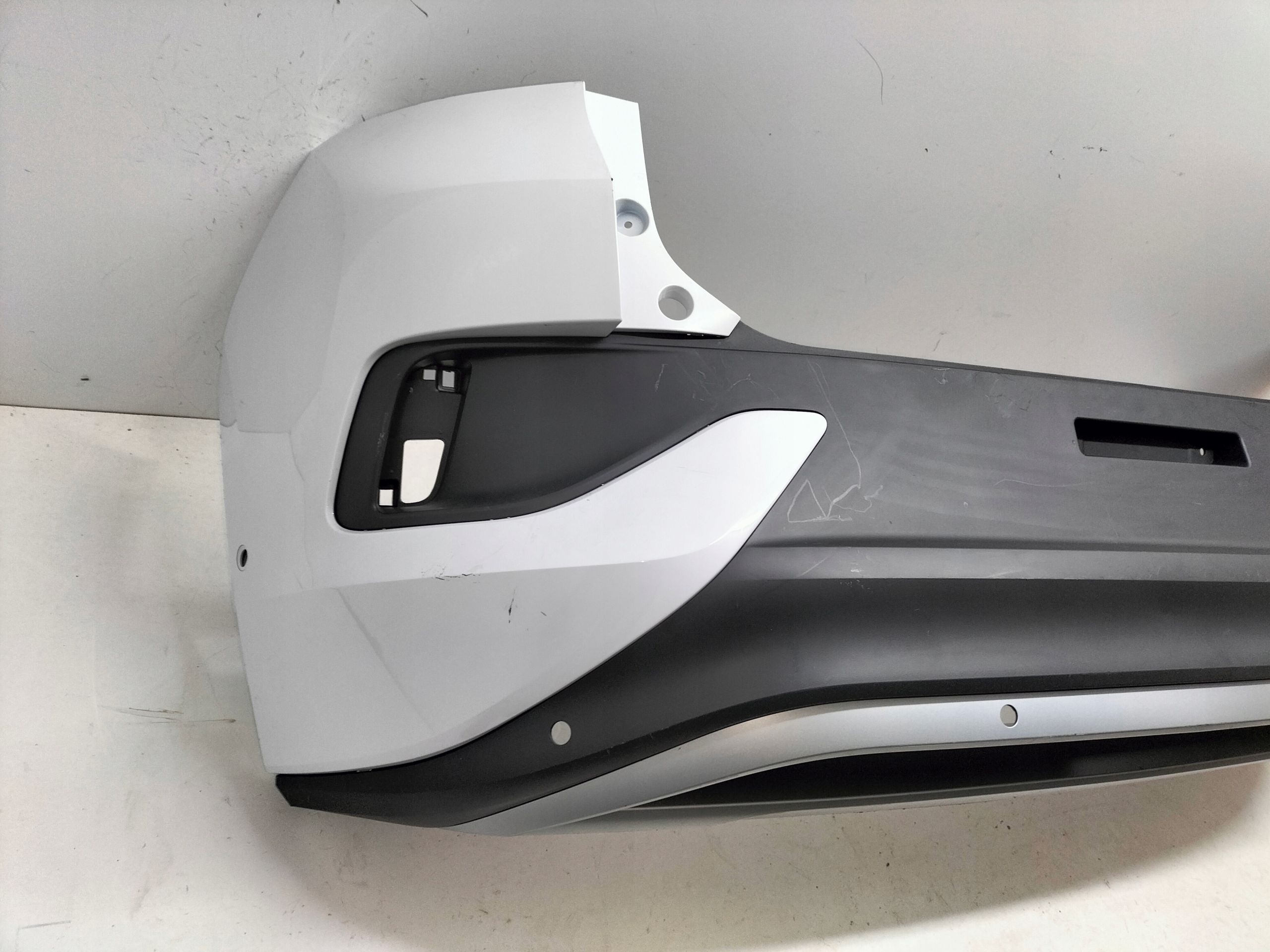 ZADNÝ NÁRAZNÍK VW ID5 ID.5 22-