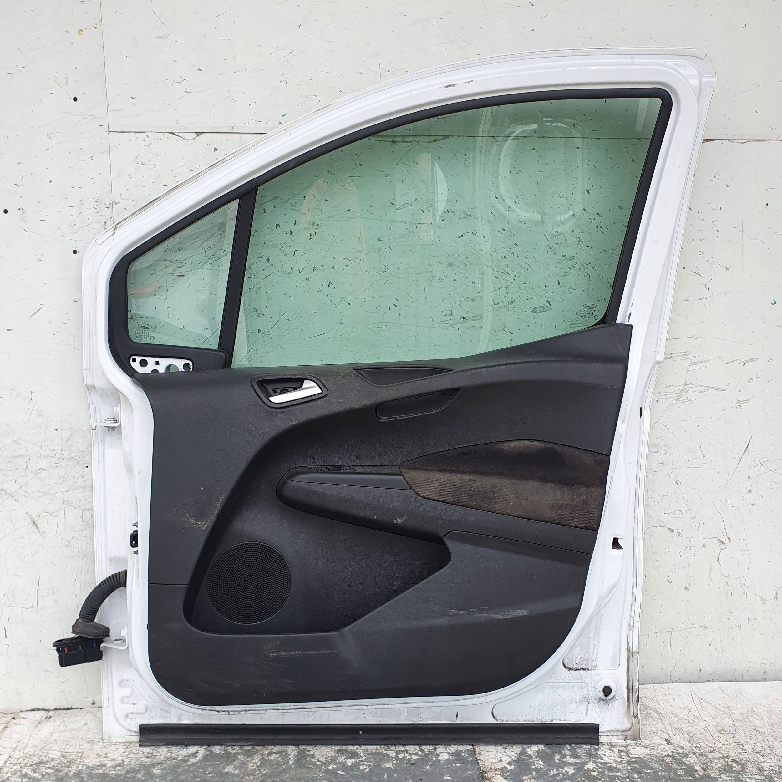 Ford Transit Courier mk2 PRAVÉ PREDNÉ DVERE