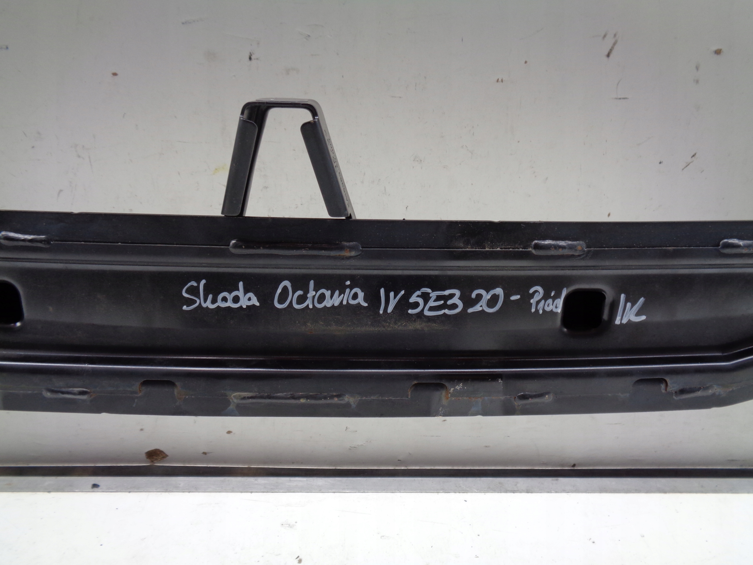 VYSTUHA PREDNEHO NARAZNIKA SKODA OCTAVIA IV 4 5E3 20-