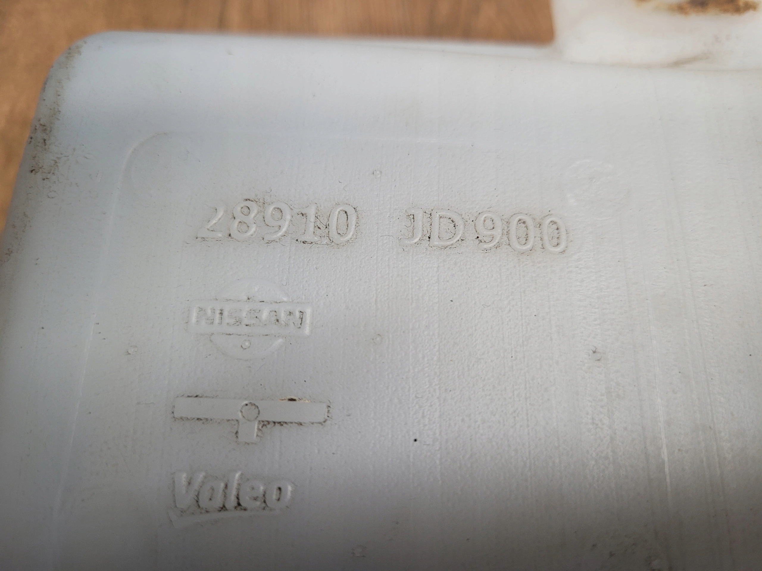 NISSAN QASHQAI J10 28910JD900 NÁDOBKA OSTREKOVAČOV