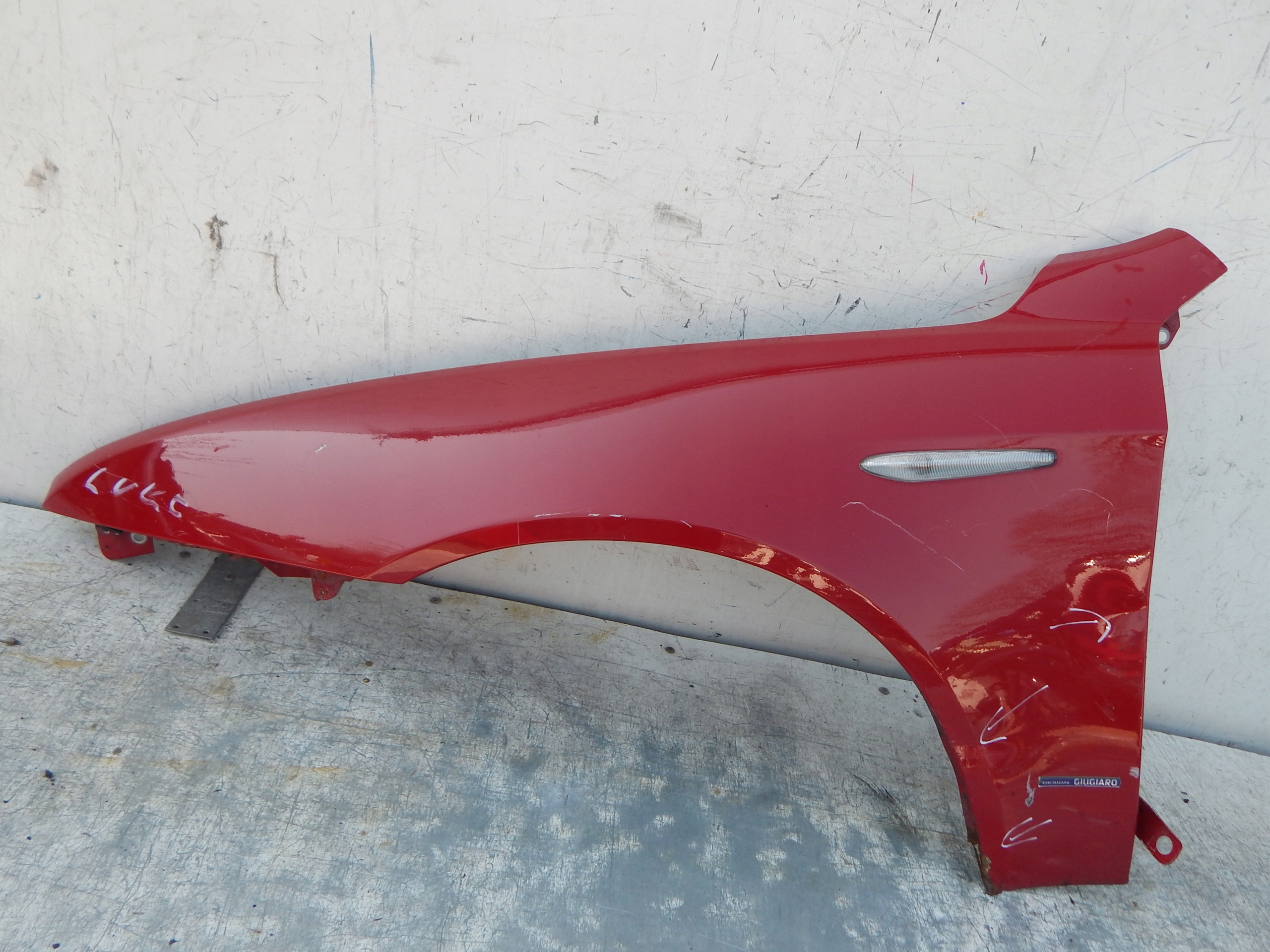 ALFA ROMEO 159 ĽAVÝ PREDNÝ BLATNÍK