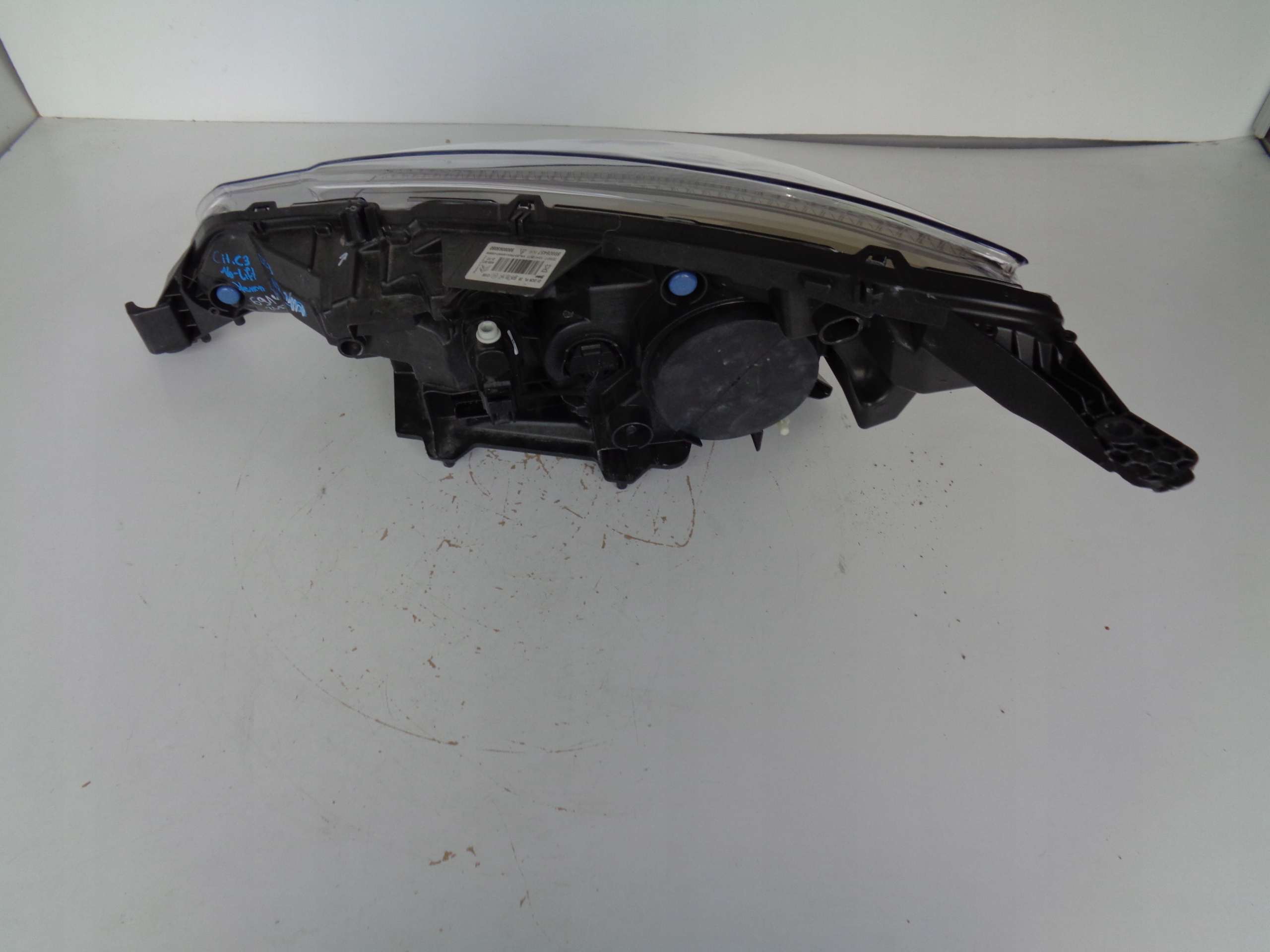 PRAVE PREDNE SVETLO CITROEN DS3 16- LIFT XENON LED