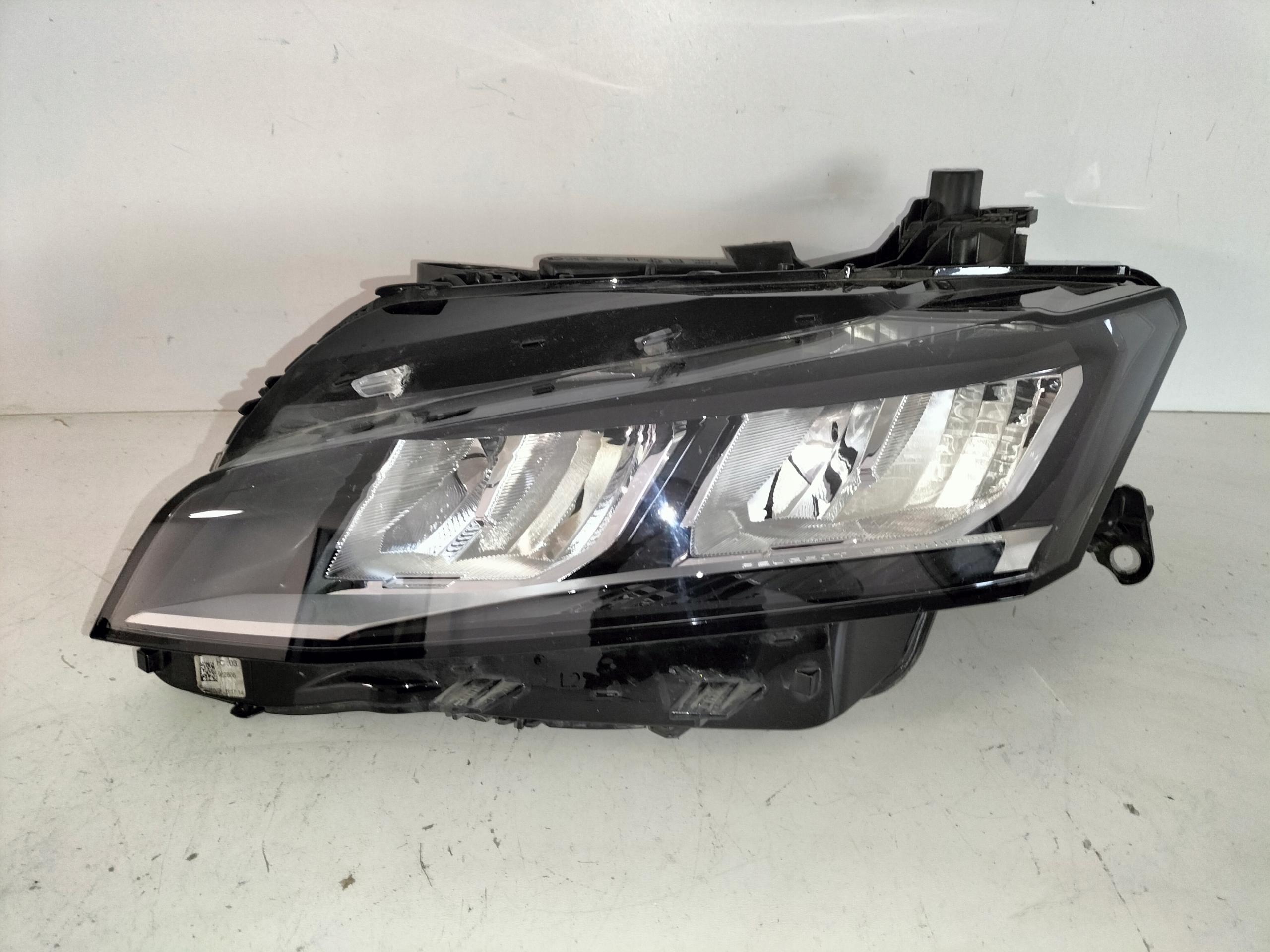 LAVE PREDNE SVETLO PEUGEOT 308 III T10 21- FULL LED