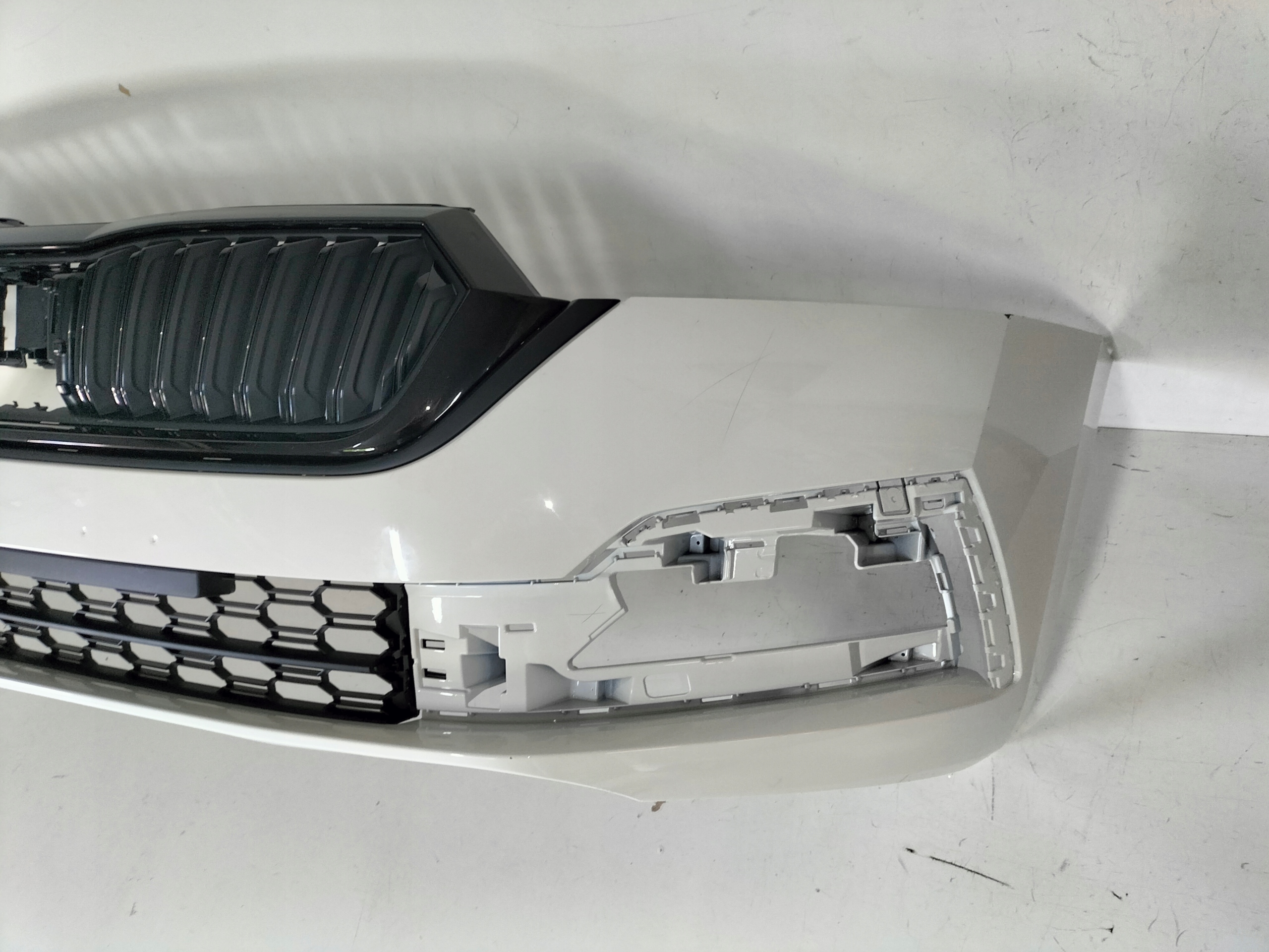 PREDNÝ NÁRAZNÍK SKODA OCTAVIA 4 IV 19-