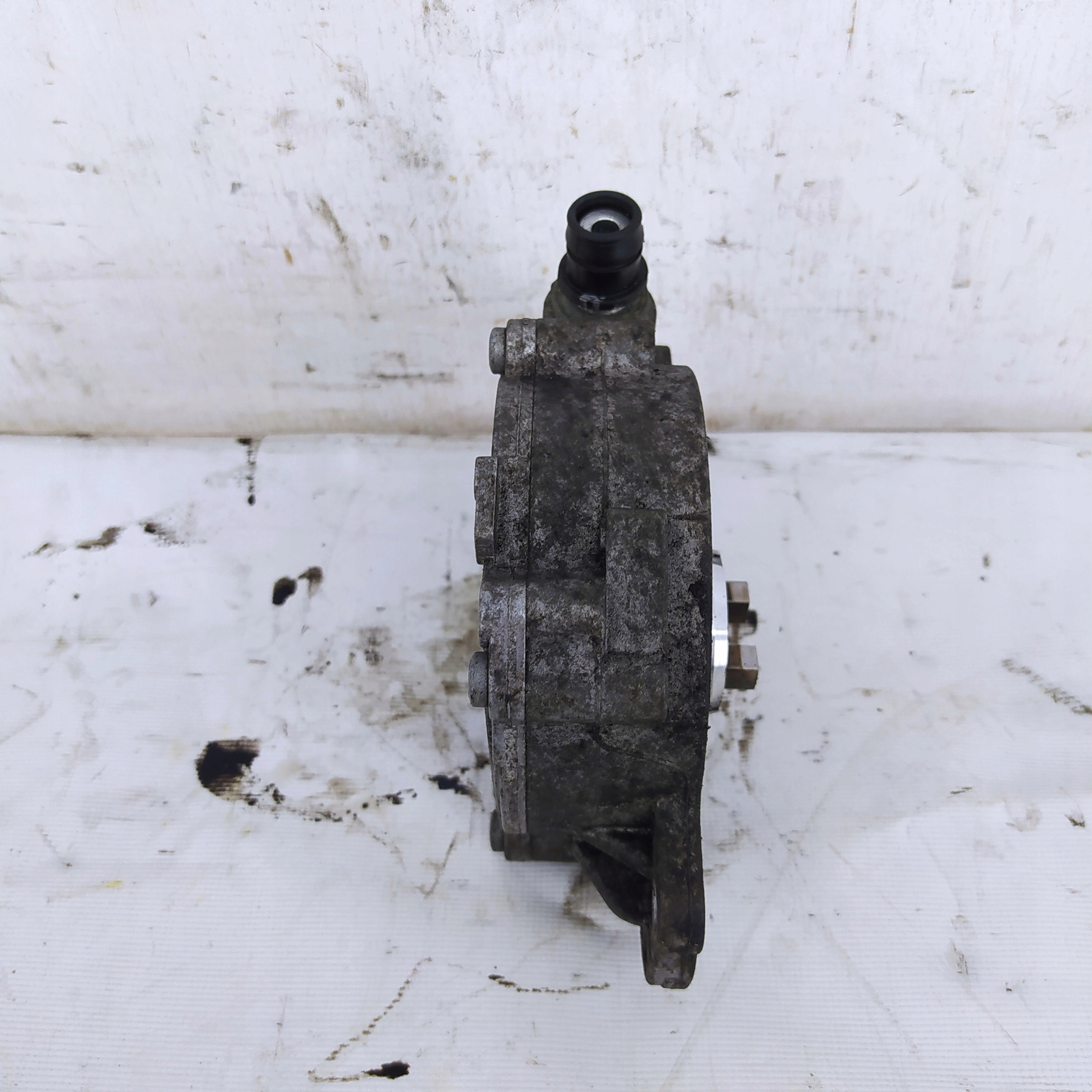 VW PASSAT B7 2.0 TDI VÁKUOVA PUMPA 03L145100F