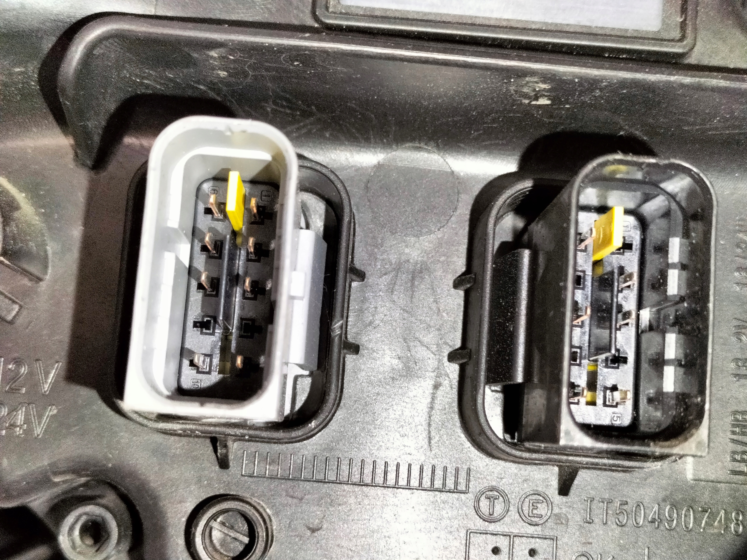 LAVE PREDNE SVETLO PEUGEOT 308 III T10 21- FULL LED