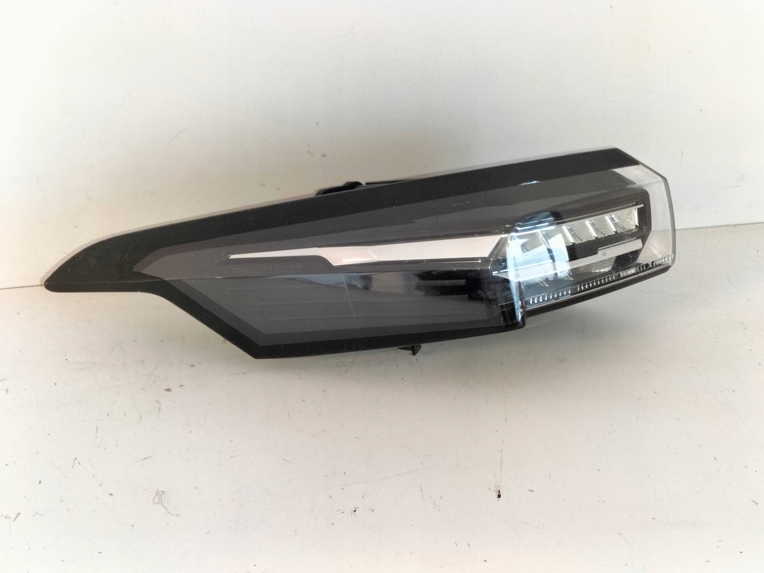 LAVE ZADNE SVETLO PEUGEOT 308 III T10 21- LED