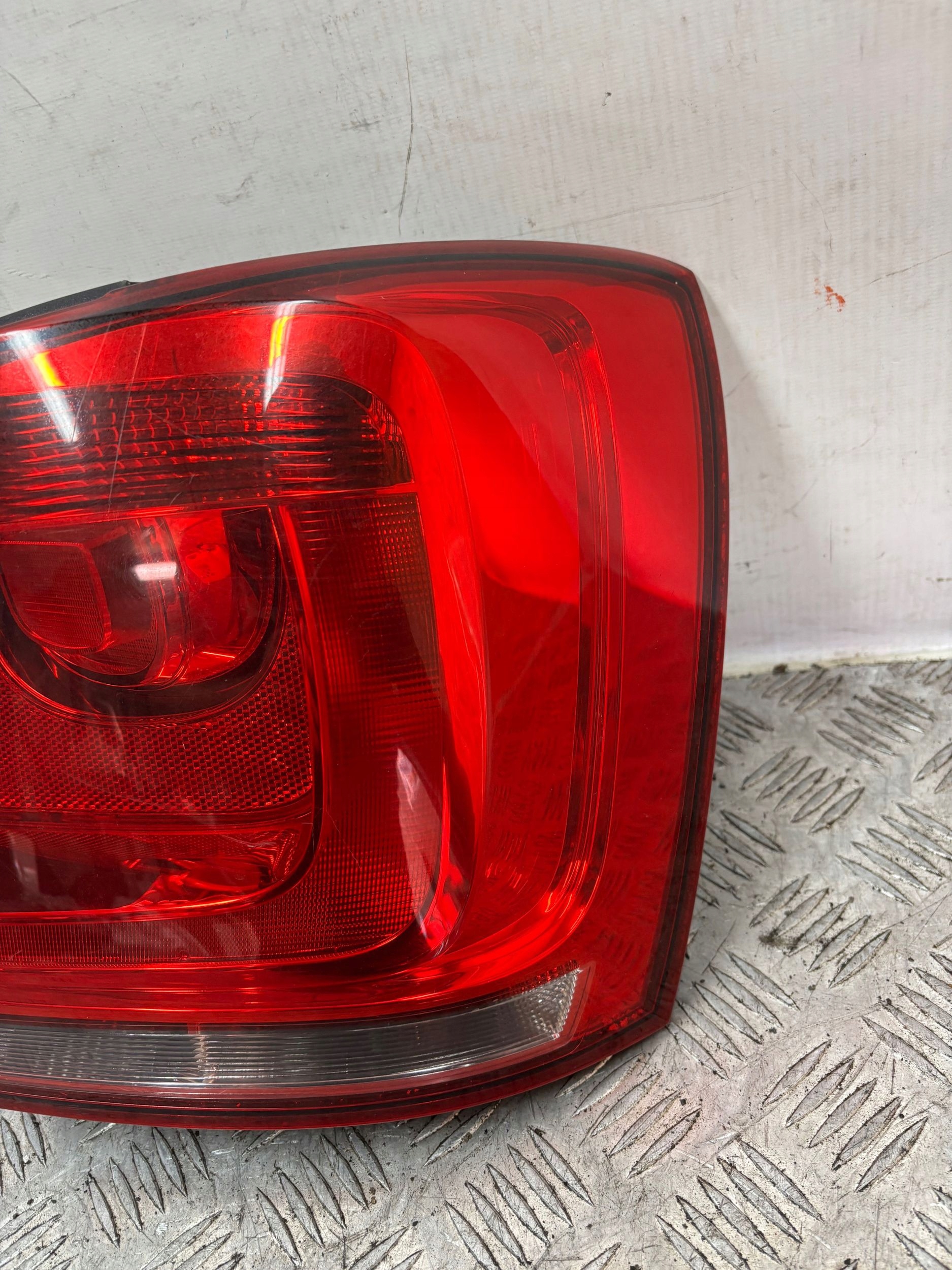 PRAVÉ ZADNÉ SVETLO VW POLO 6R 09-
