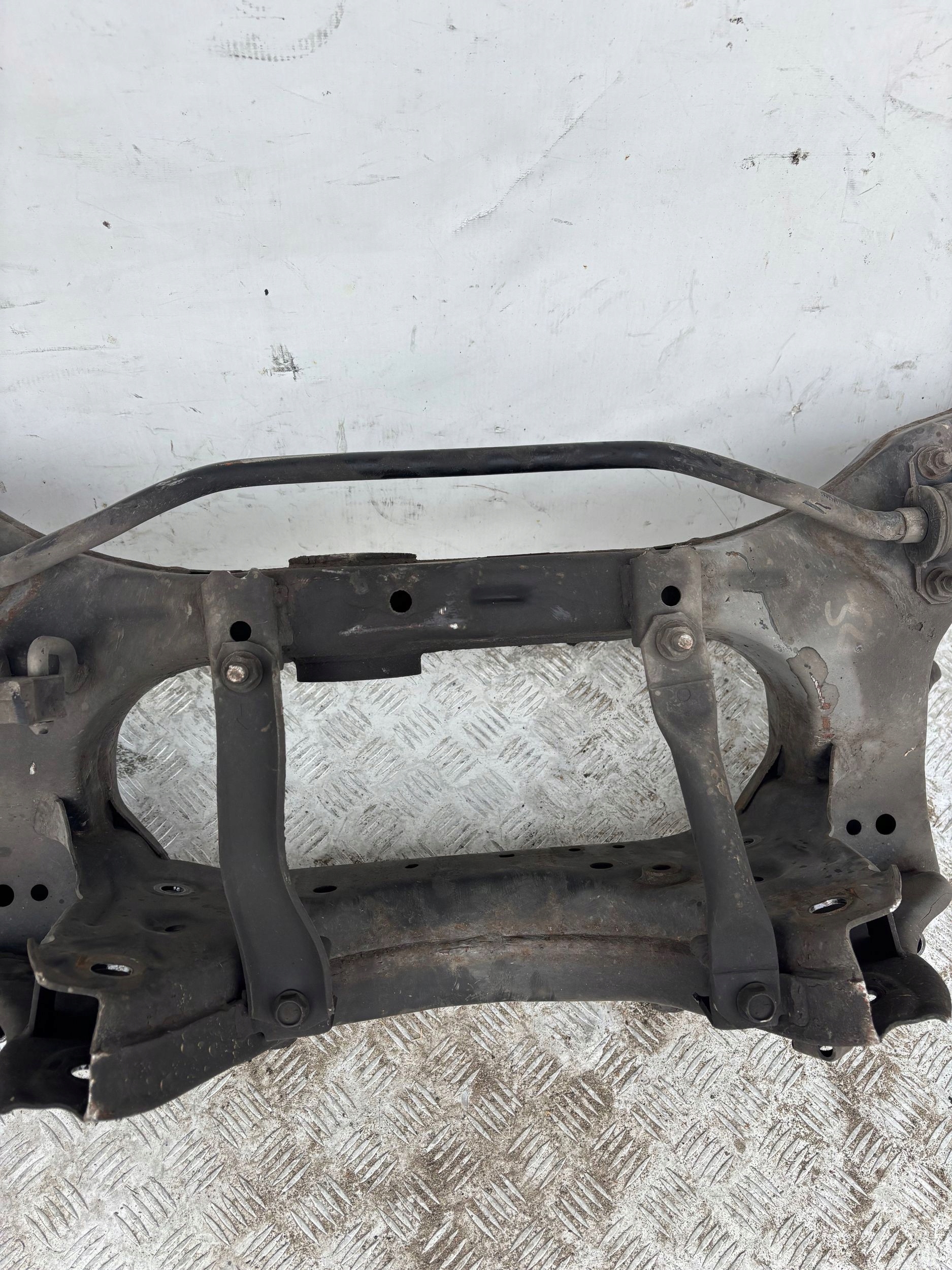 PREDNÁ NÁPRAVA ZADNA VÝSTUHA NISSAN QASHQAI J10 06-