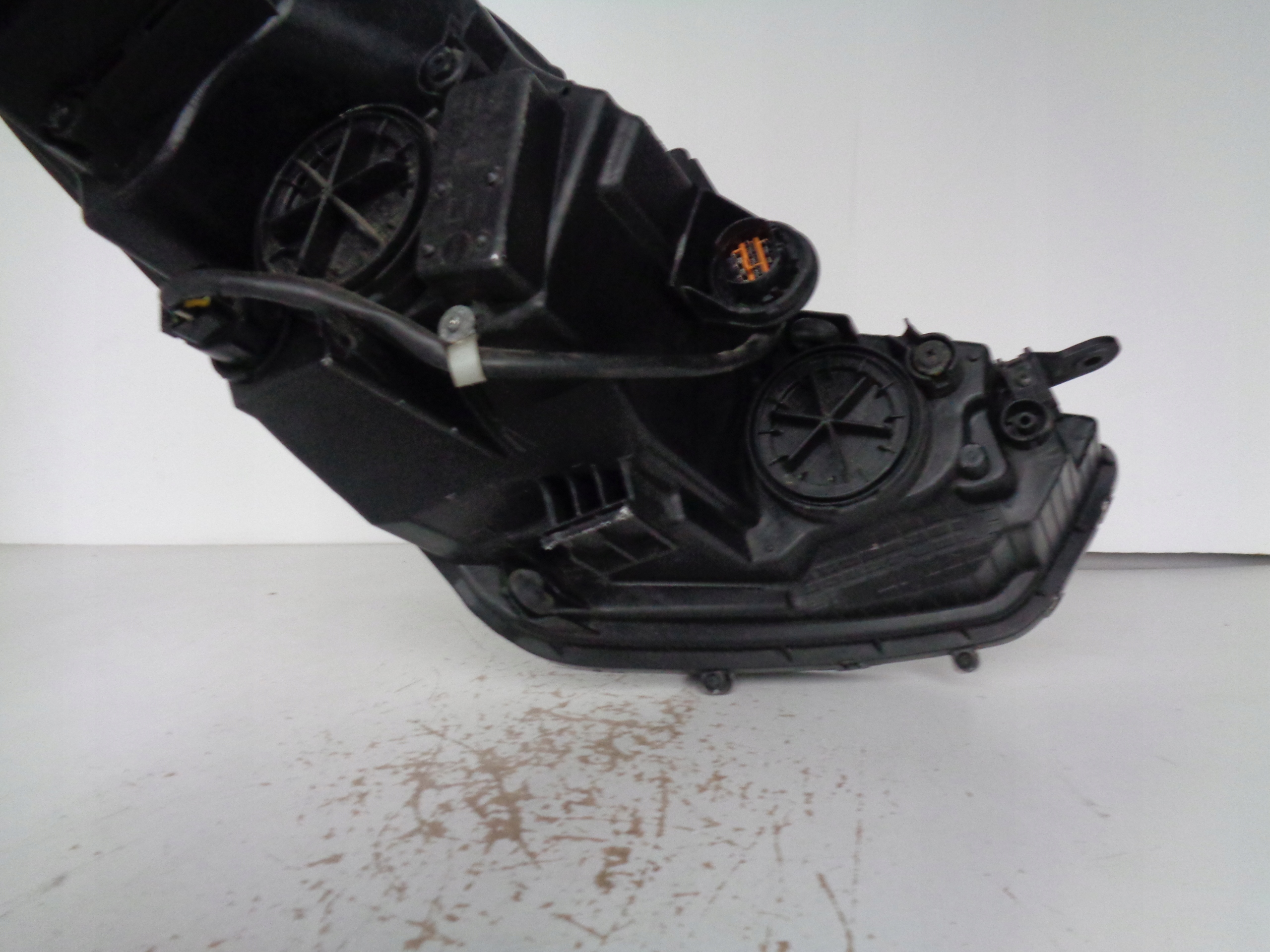 LAVE PREDNE SVETLO HYUNDAI IX20 10-