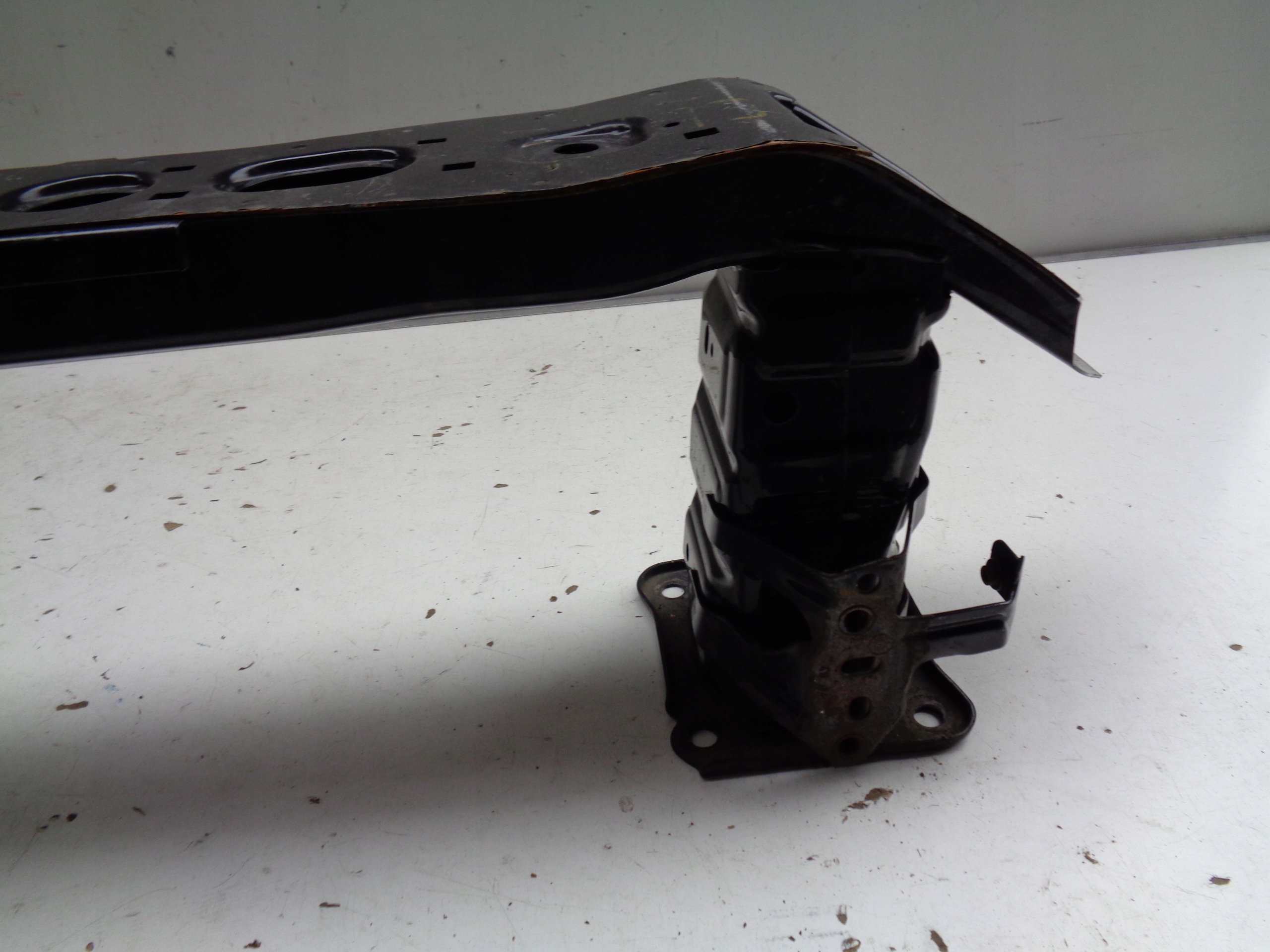 VYSTUHA PREDNEHO NARAZNIKA FORD FOCUS MK3 14- LIFT