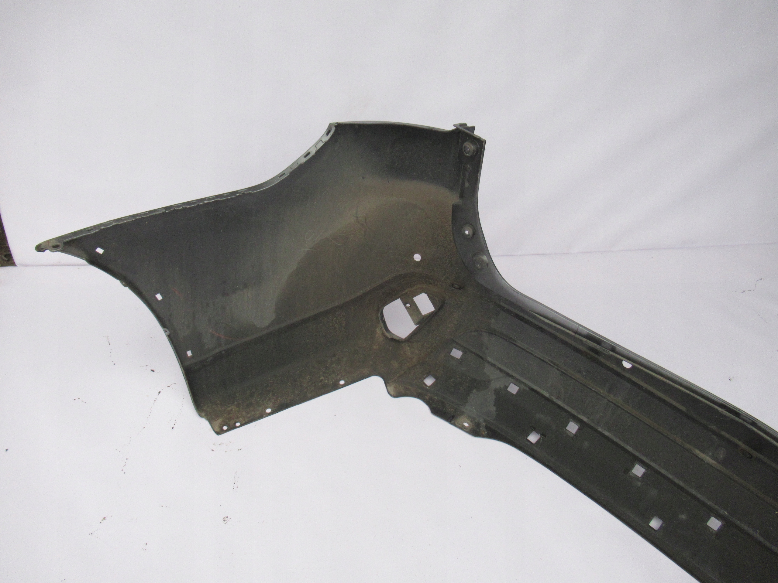 ZADNÝ NÁRAZNÍK MITSUBISHI OUTLANDER III 12-15