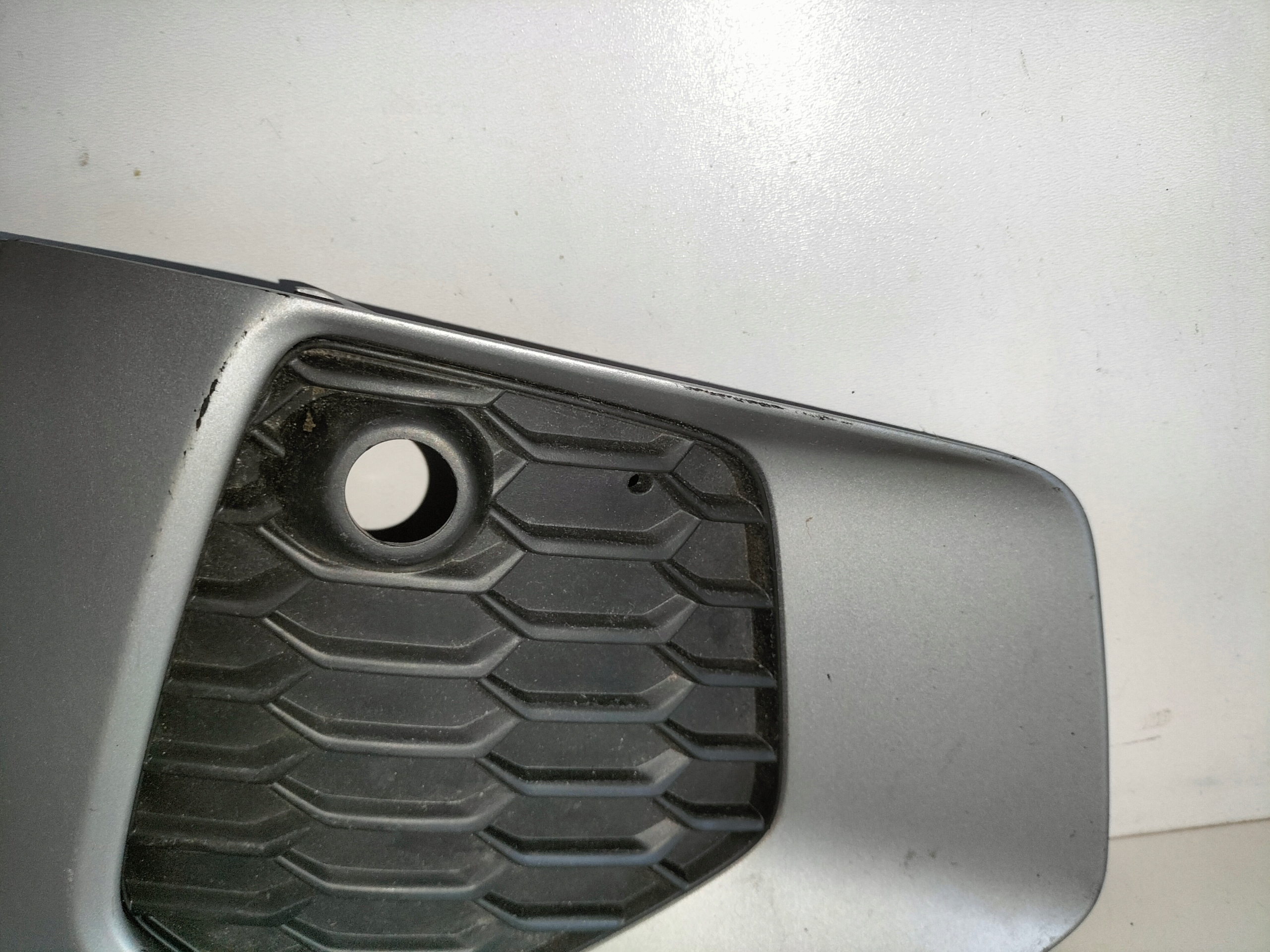 KRYTKA MRIEZKA PREDNEHO NARAZNIKA PRAVA AUDI A3 8Y 20-