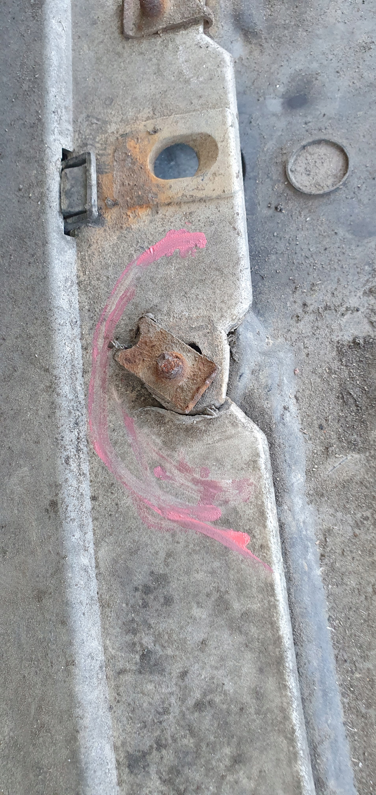 Peugeot 4007 PREDNÝ NÁRAZNÍK