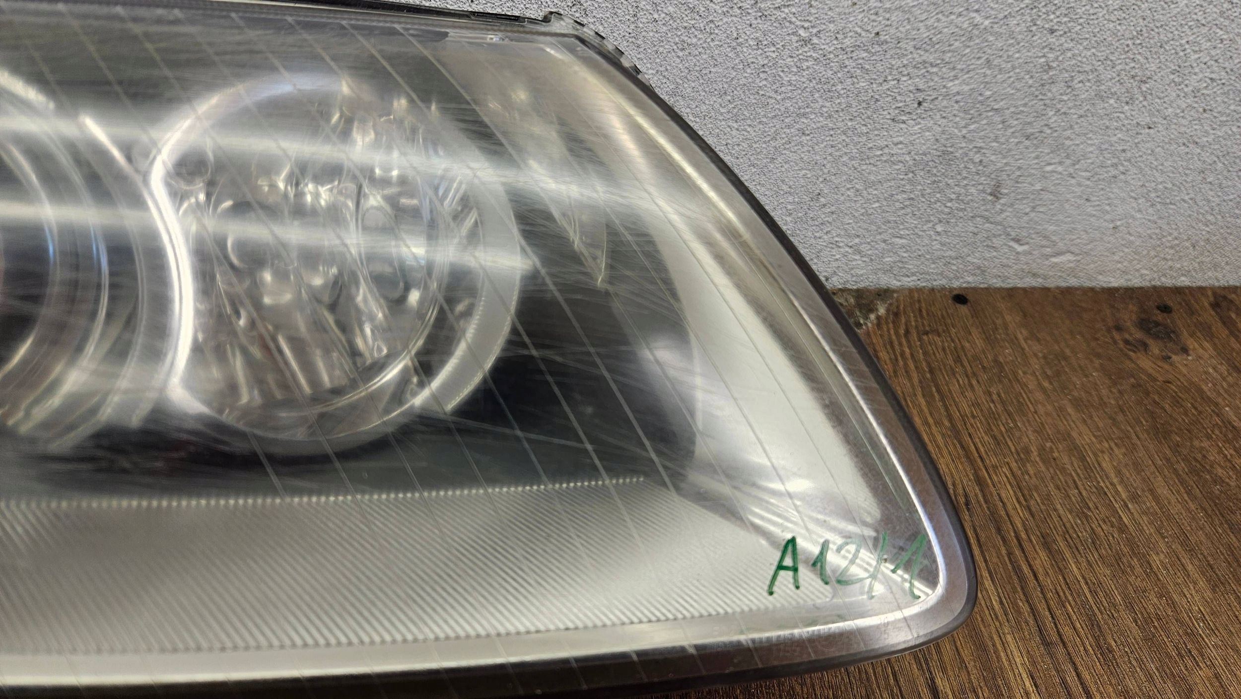 Audi A6 C6 4F 4f0941004 XENON NATACACI PREDNE SVETLO PRAVE ANGLICKA VERZIA