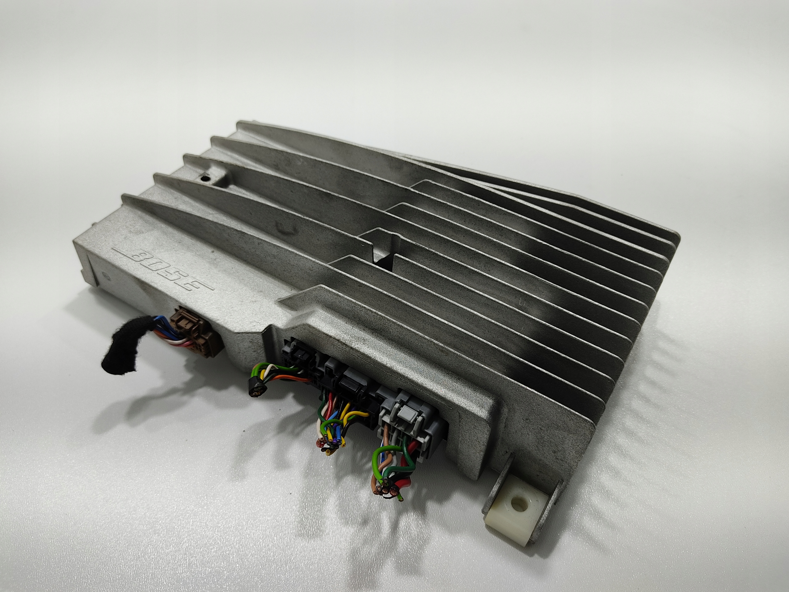 ZOSILNOVAC BOSE CADILLAC CTS II 25869048 2007-2014