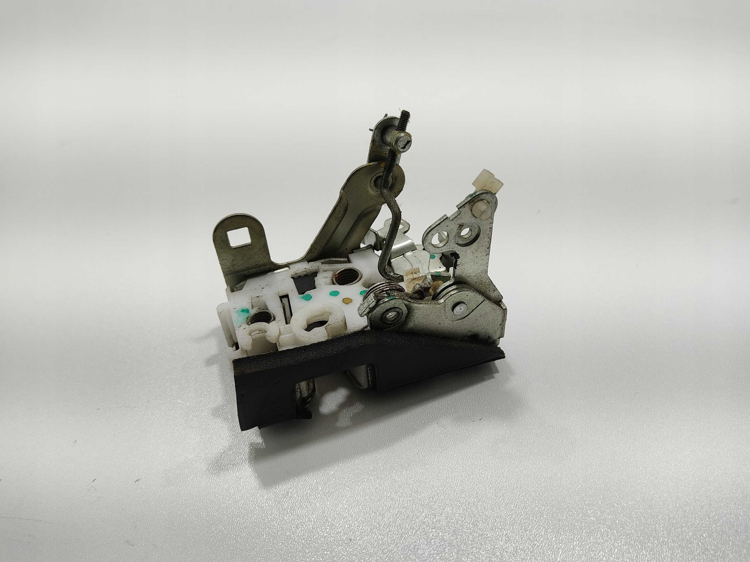 ZAMOK PRAVYCH ZADNYCH DVERI LAND ROVER DEFENDER 1999-2014 EUROPA