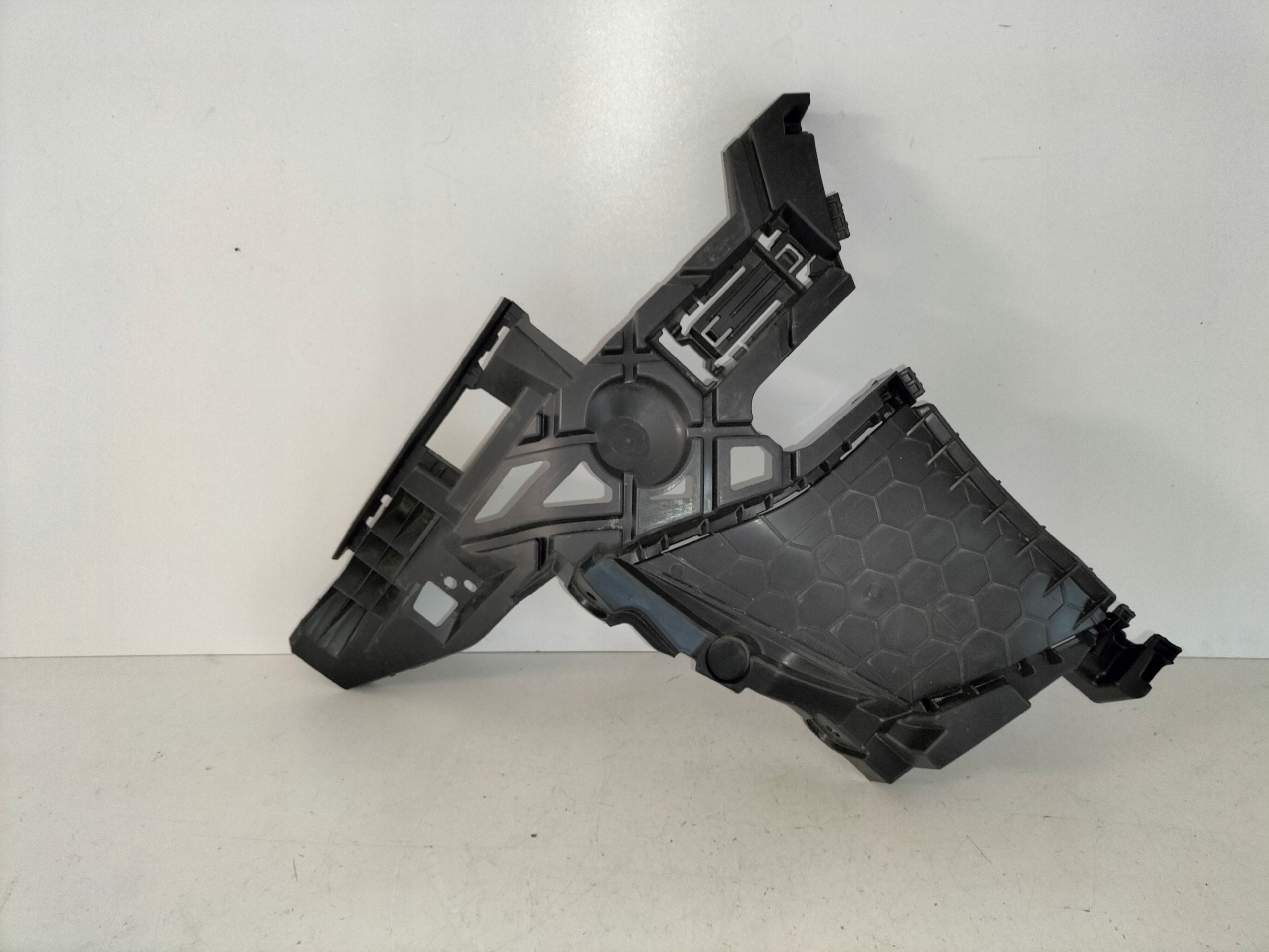 DRZIAK PREDNEHO NARAZNIKA LAVY VW ID7 AERO 213 22-