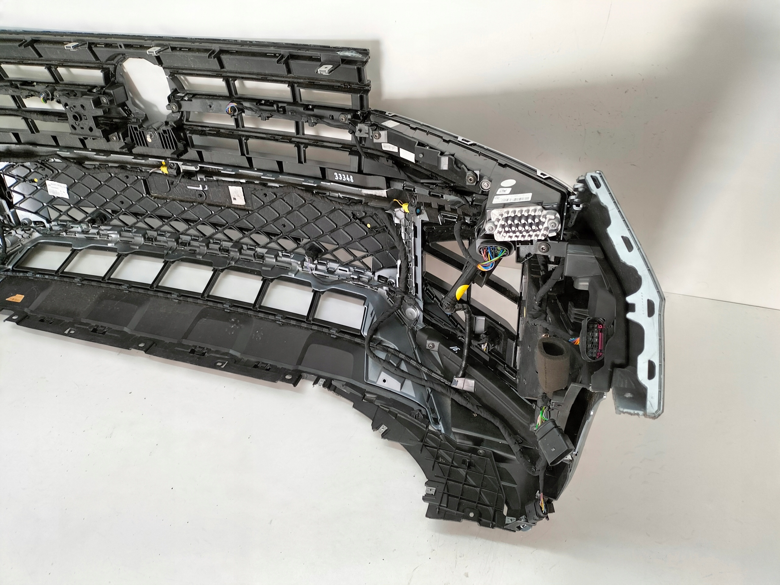 PREDNÝ NÁRAZNÍK VW TOUAREG III LIFT 23- R-LINE