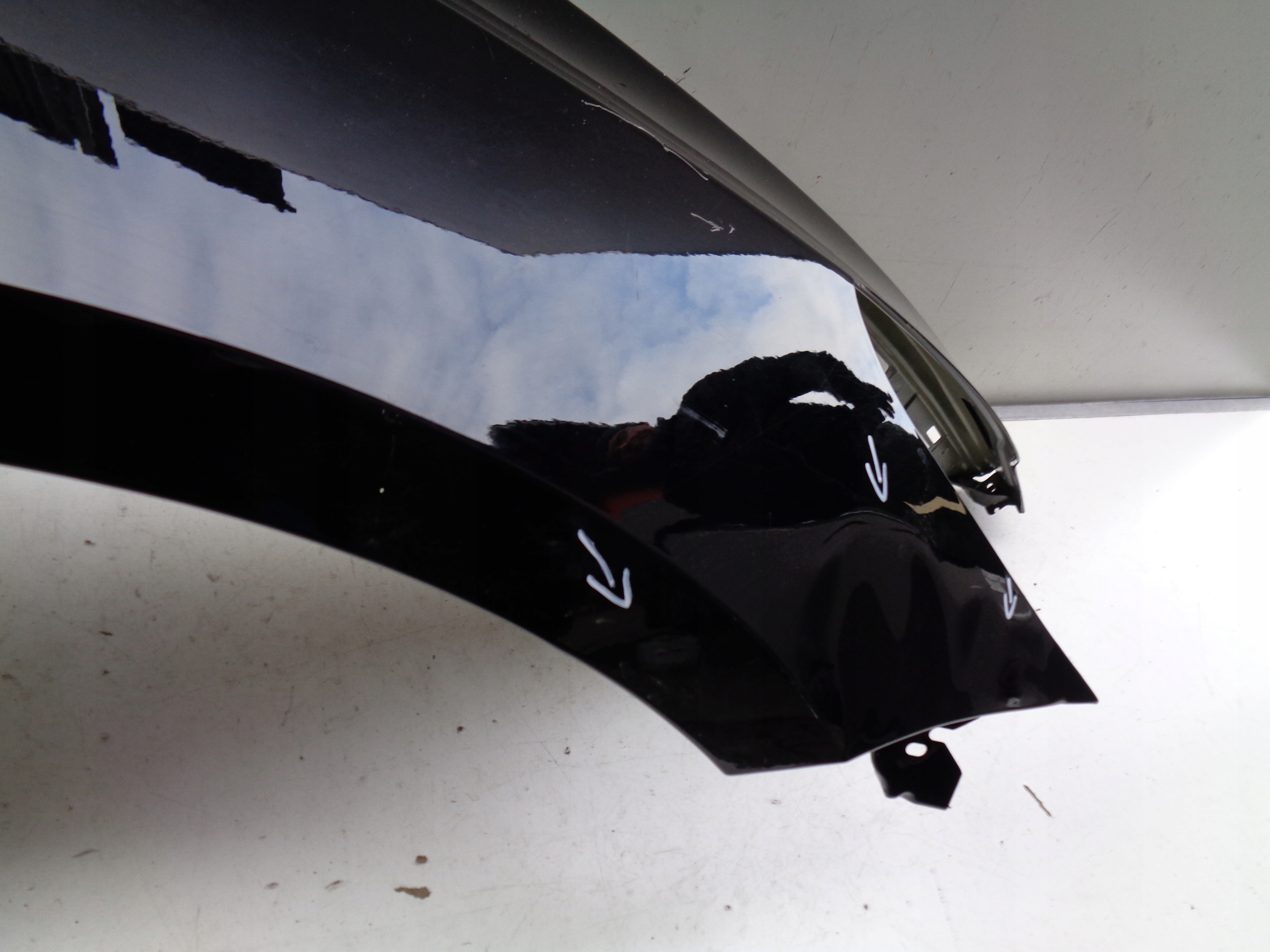 PRAVÝ PREDNÝ BLATNÍK TESLA MODEL 3 NR 37851