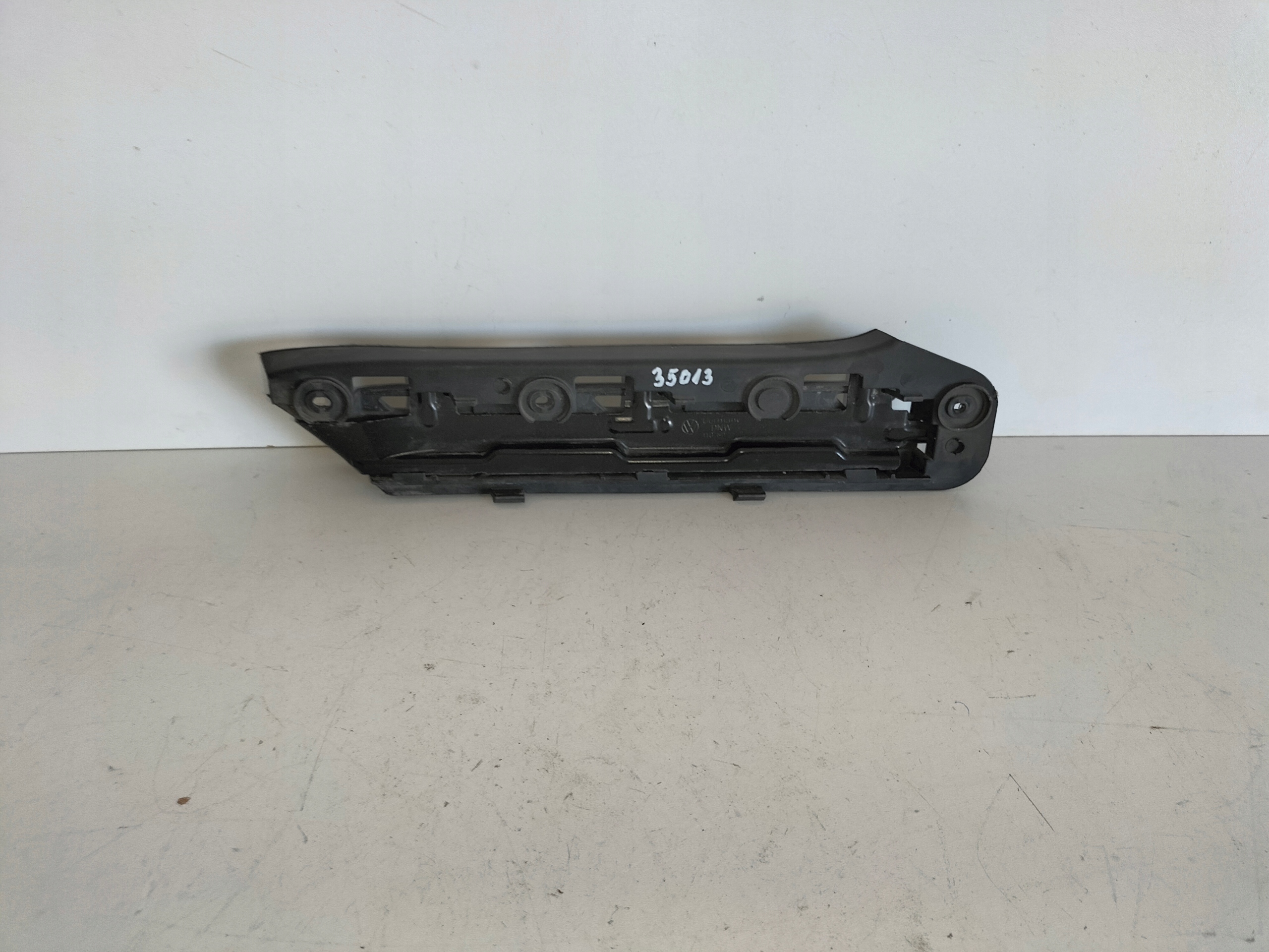 DRZIAK PREDNEHO NARAZNIKA LAVY VW CADDY III 04-10