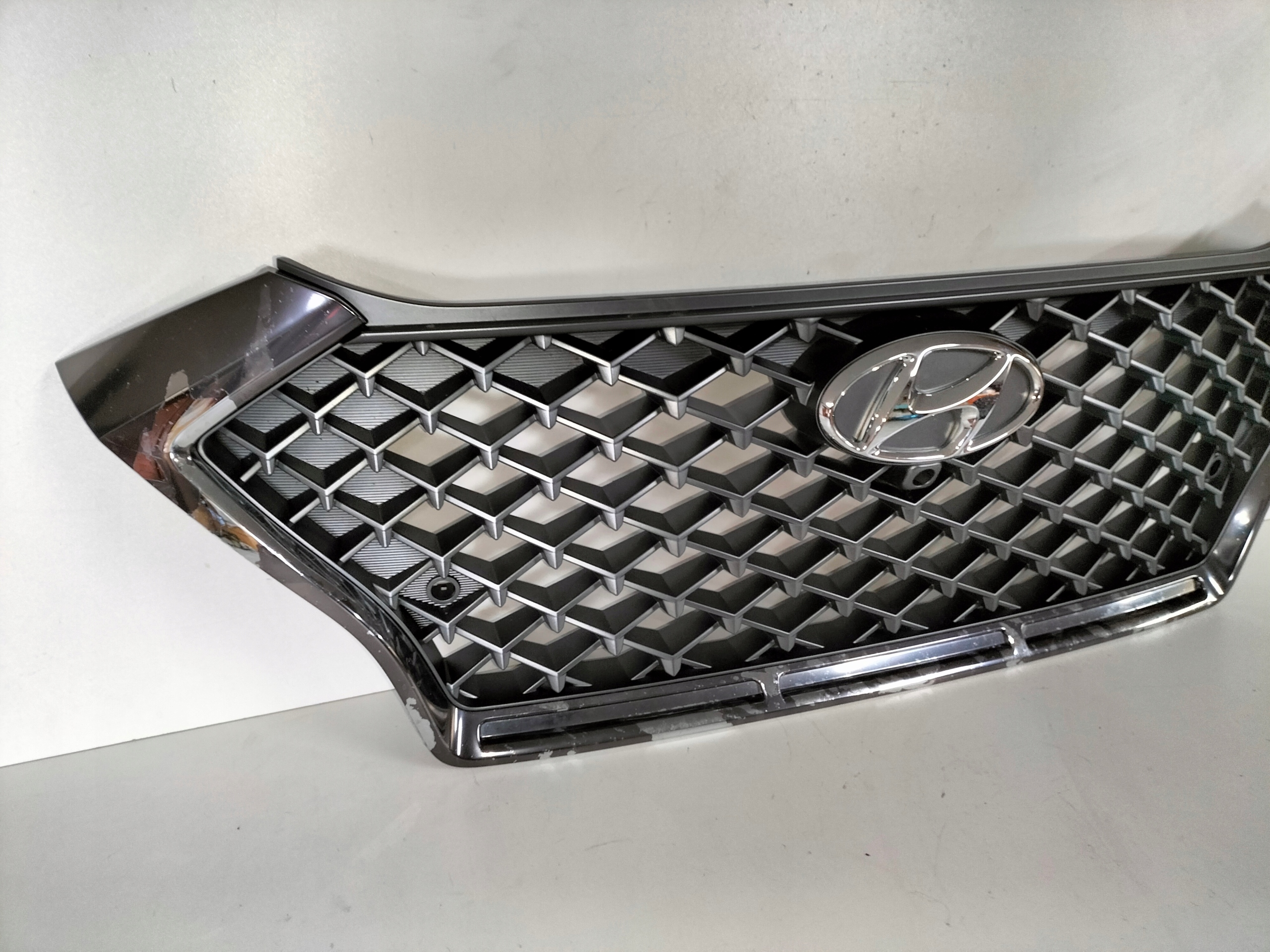 MRIEZKA LISTA HYUNDAI TUCSON III LIFT 18- N-LINE szary STRED