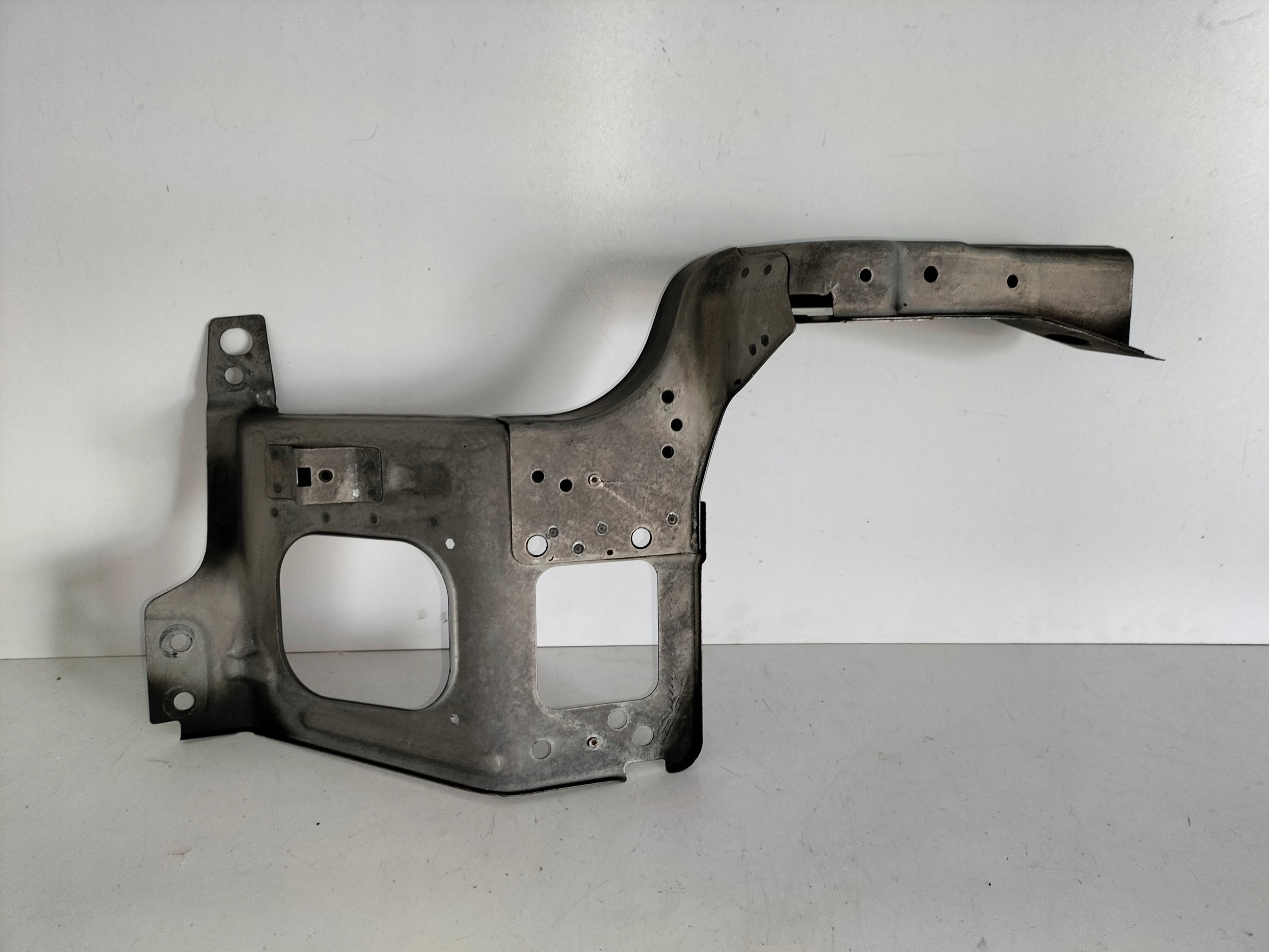 OKULAR DRŽIAK PREDNÉHO ČELA SVETLOy OPEL ADAM 13-