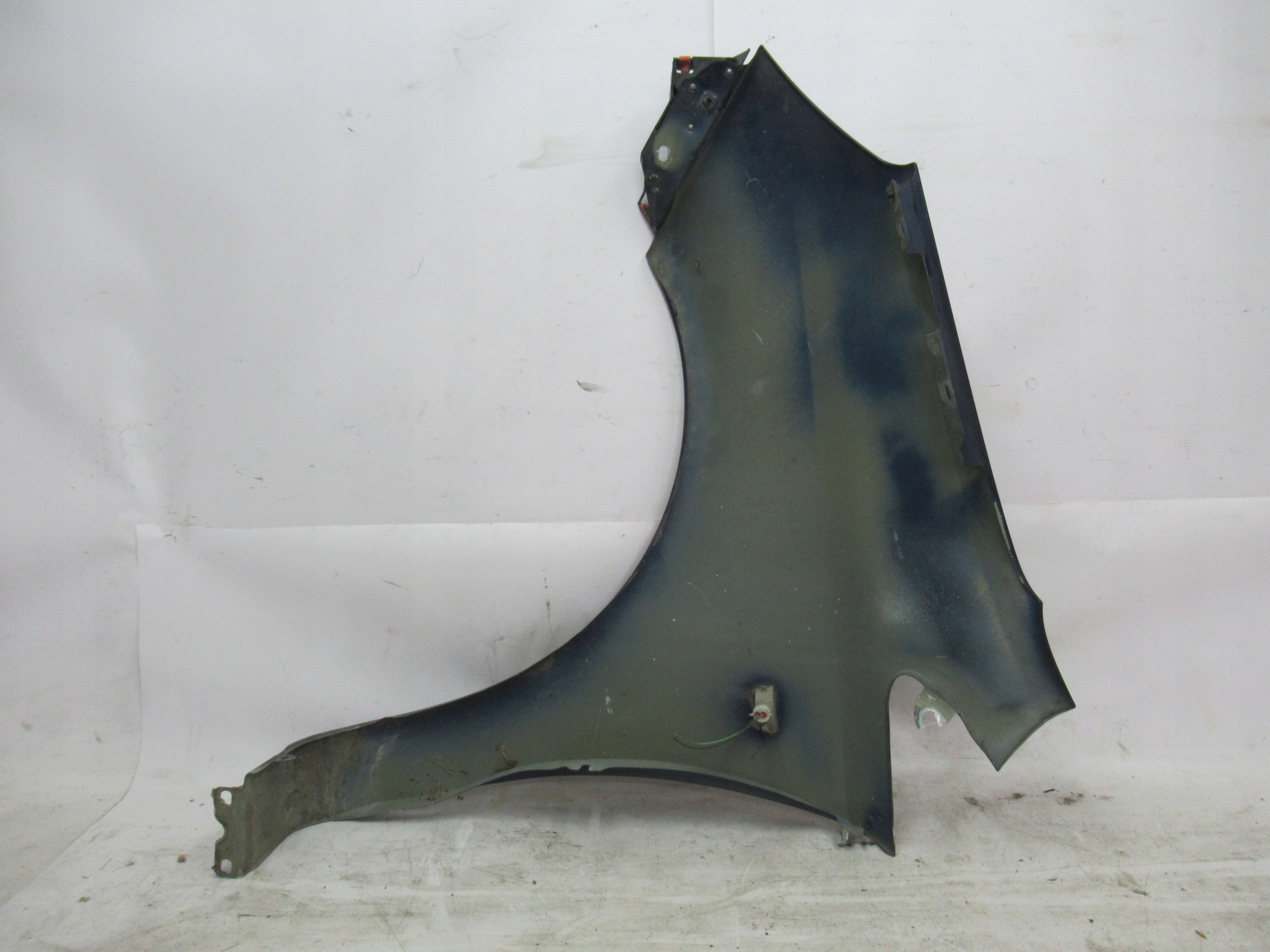 PRAVÝ PREDNÝ BLATNÍK OPEL CORSA D