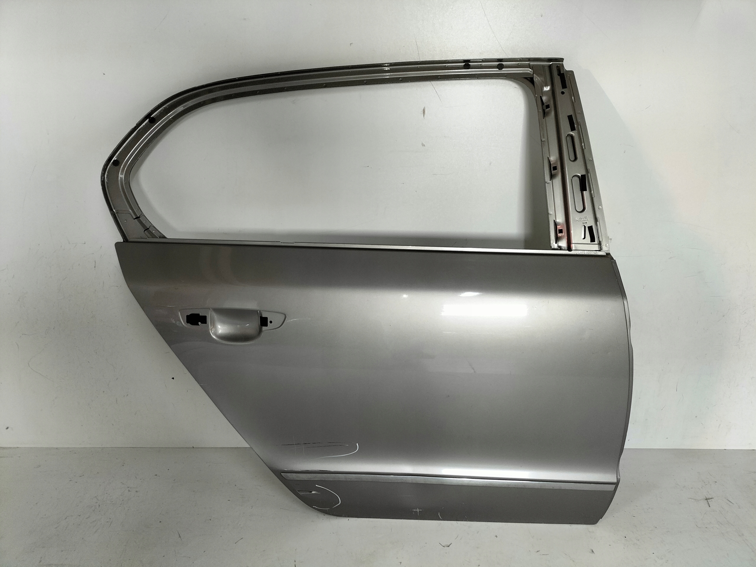 PRAVE ZADNE DVERE SKODA SUPERB II 08- SEDAN