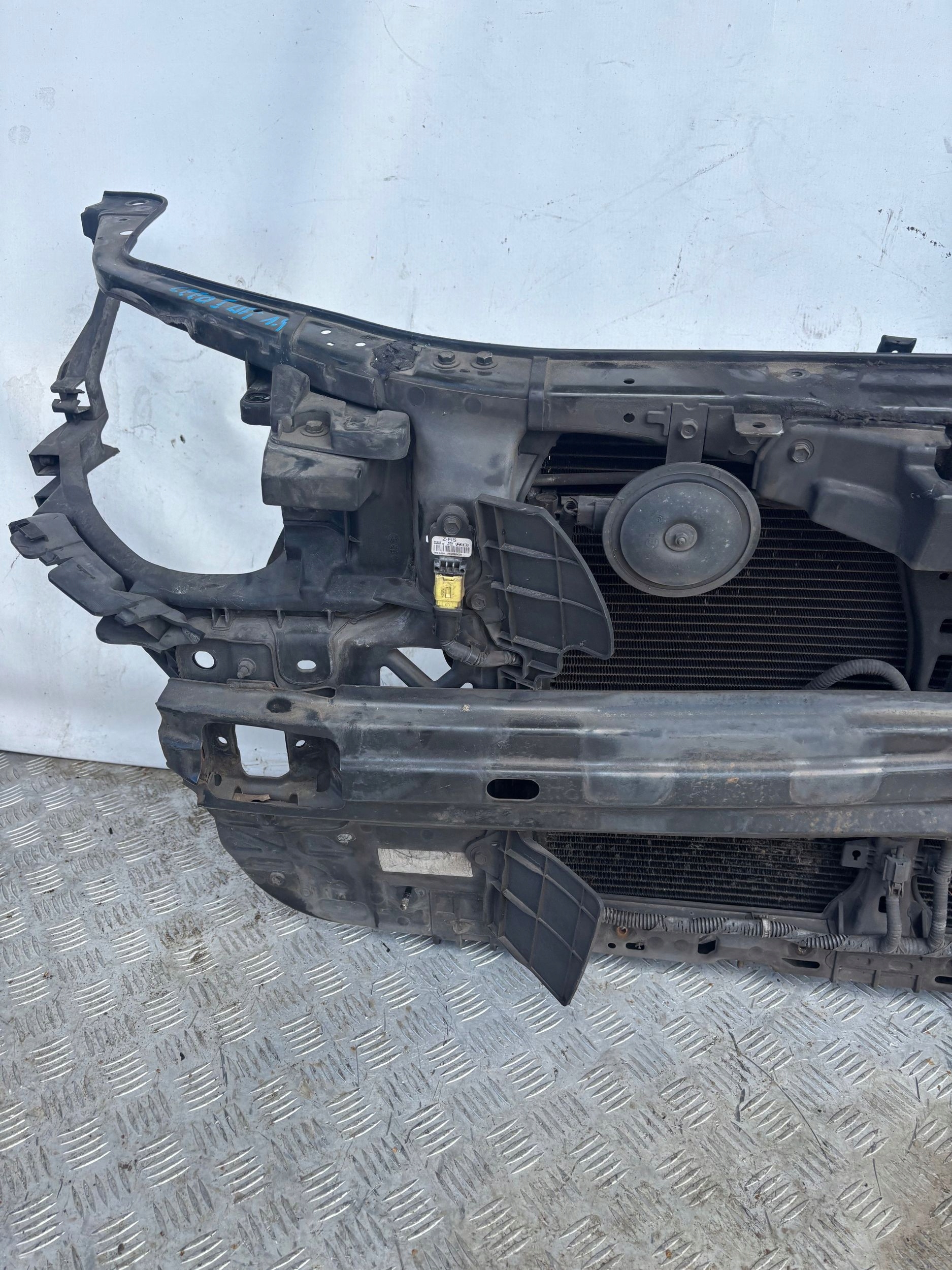 PREDNE CELO CHLADICE VÝSTUHA KIA CEED I 1.4 16V LIFT 09-12