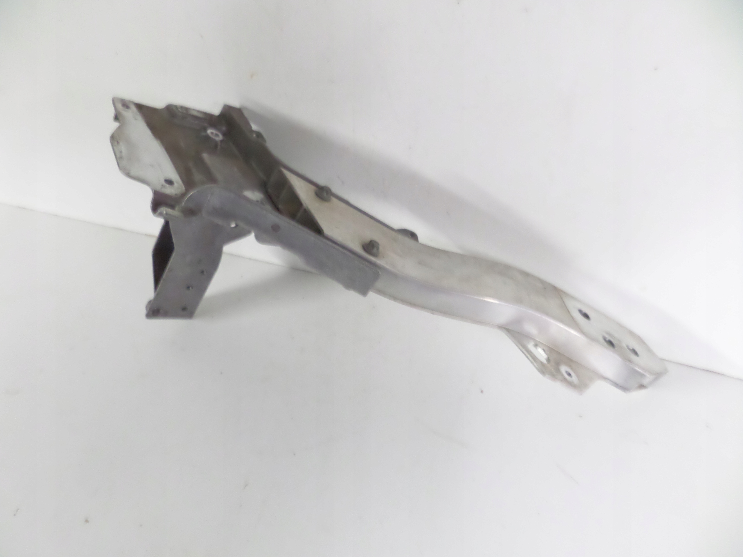 LAVY PREDNY OKULIAR CELO MERCEDES E KLASA W213 16-