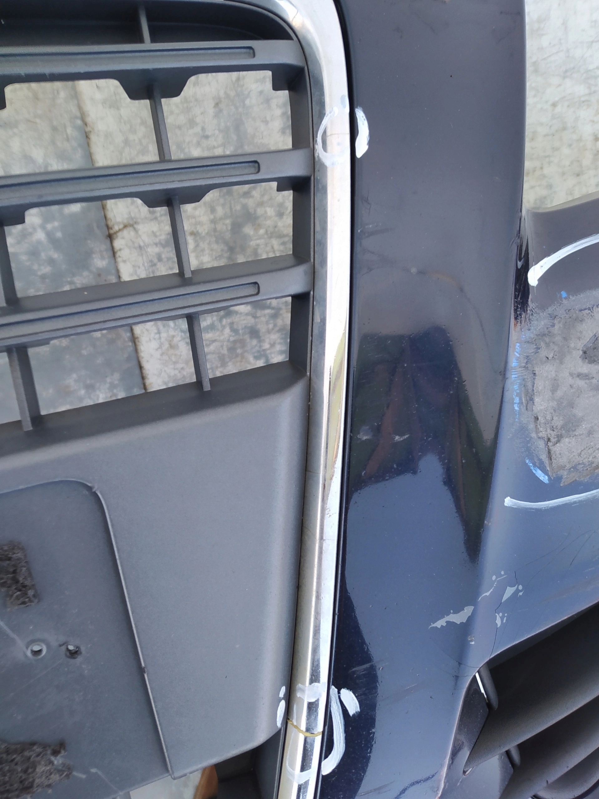 AUDI A4 B8 XENON S-LINE PREDNÝ NÁRAZNÍK