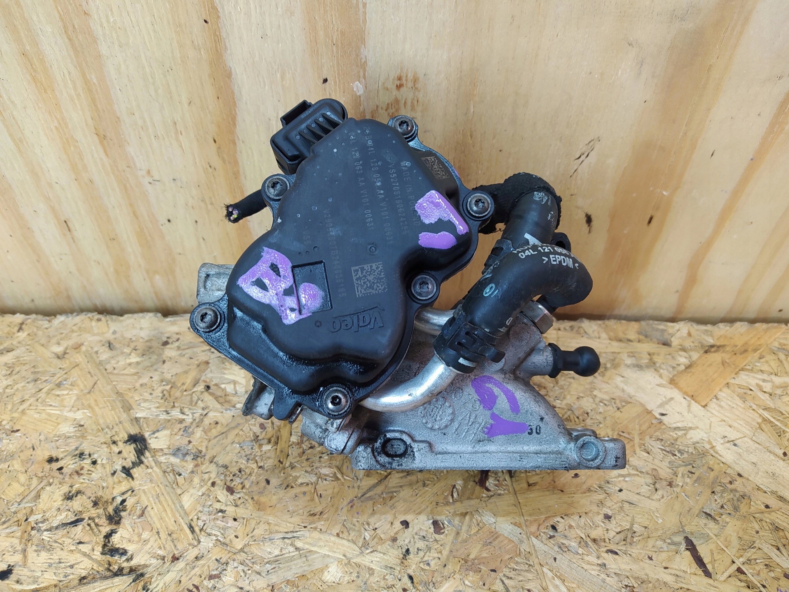 AUDI A4 B8 2.0 TDI SKRTIACA KLAPKA 04L128059AA